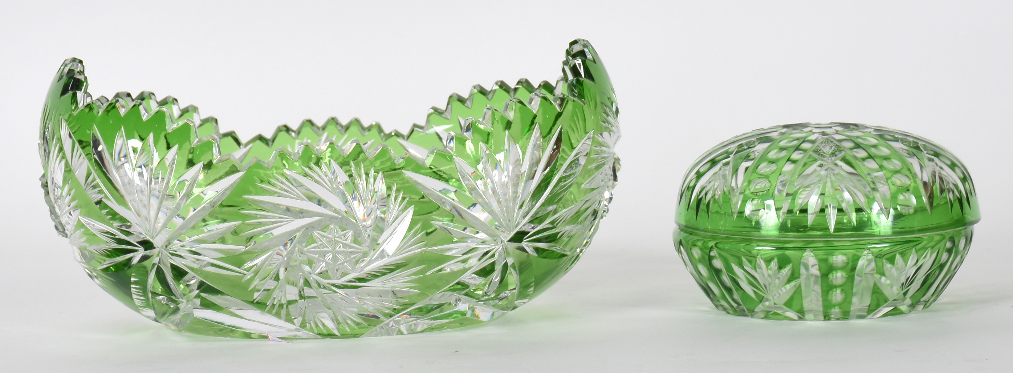 Duas peças de cristal doublé verde lapidado , sendo bomboniere (... - foto 2 de 4