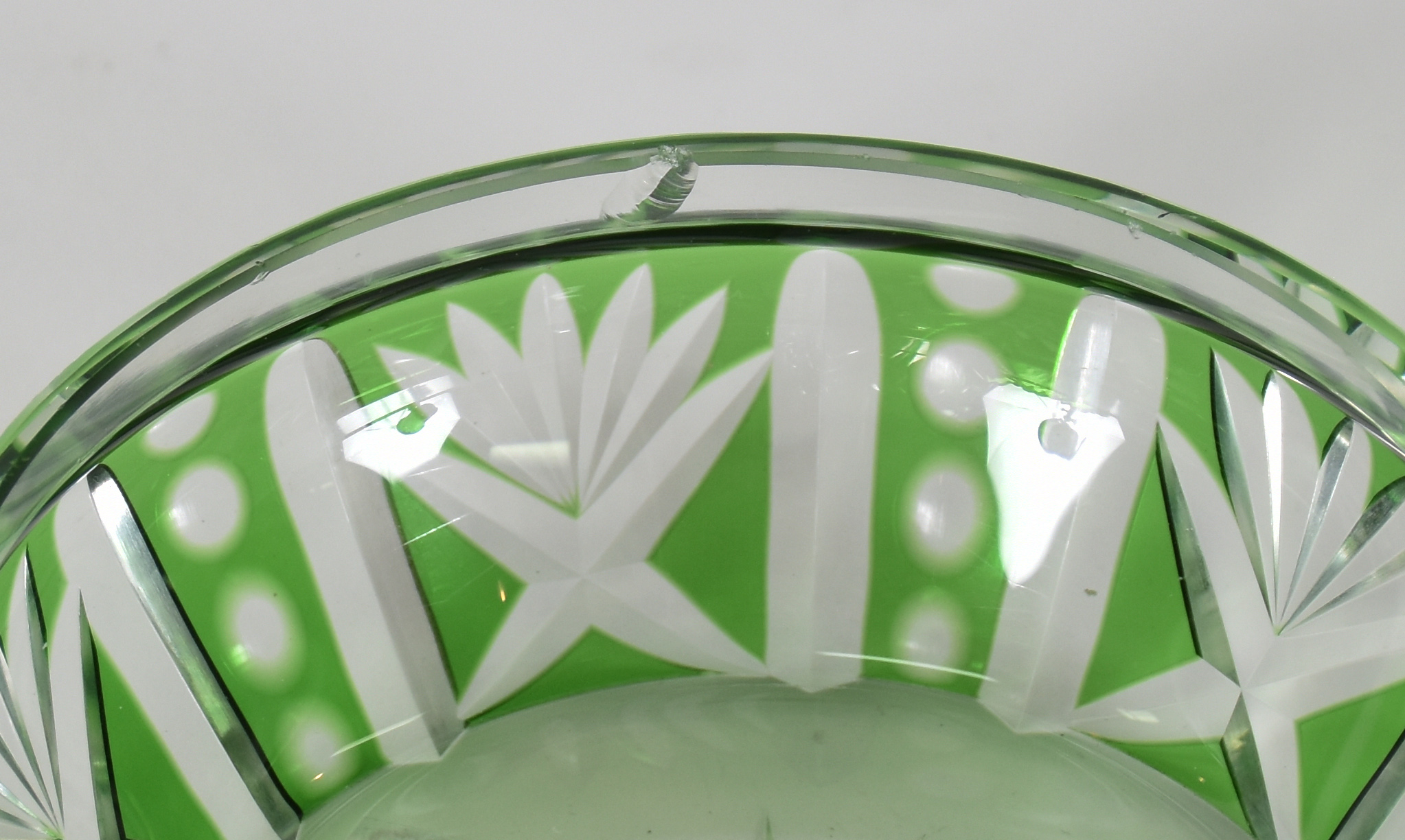 Duas peças de cristal doublé verde lapidado , sendo bomboniere (... - foto 4 de 4