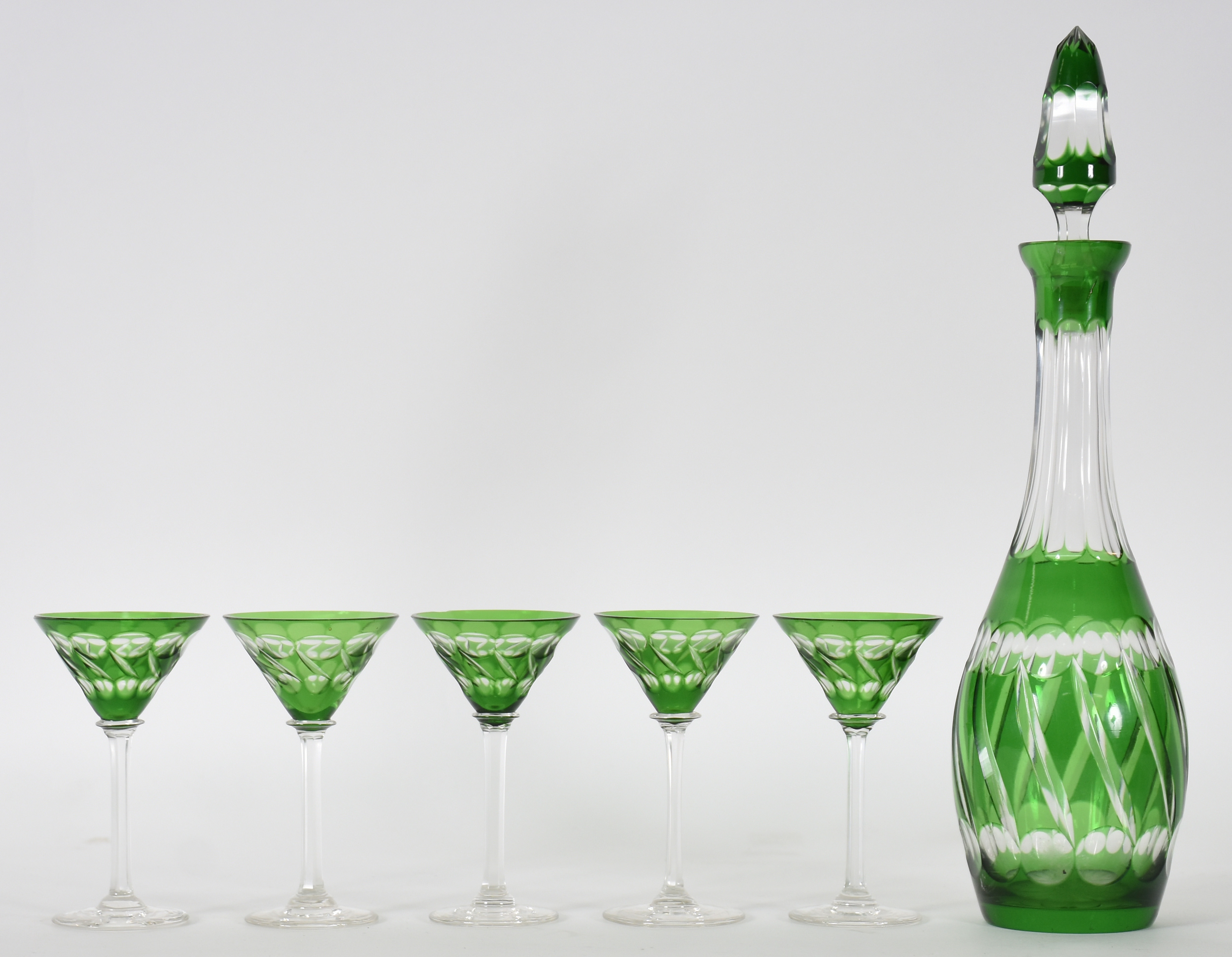 Garrafa de cristal double verde lapidado com 5 cálices de pé alto... - foto 1 de 4