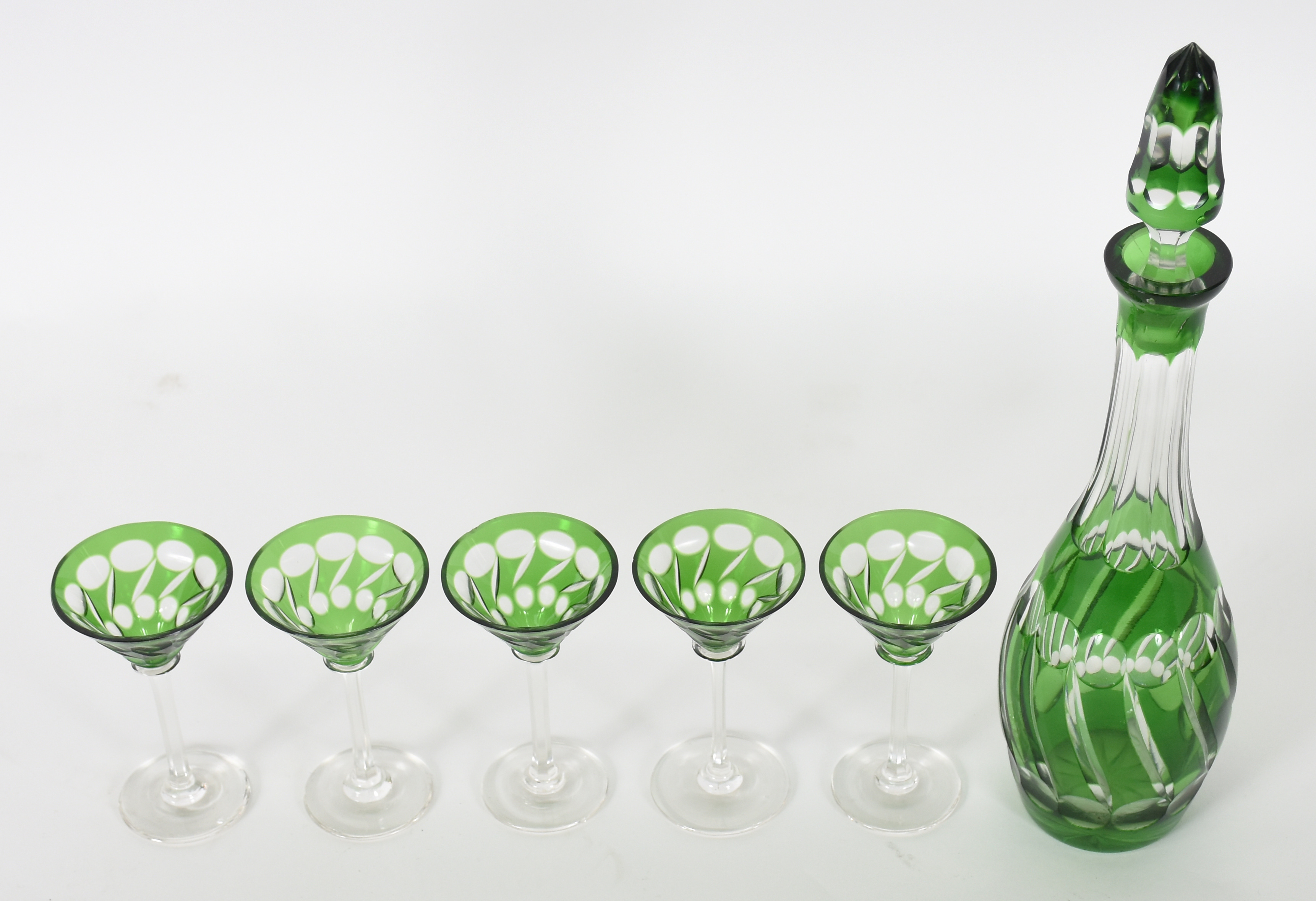Garrafa de cristal double verde lapidado com 5 cálices de pé alto... - foto 2 de 4