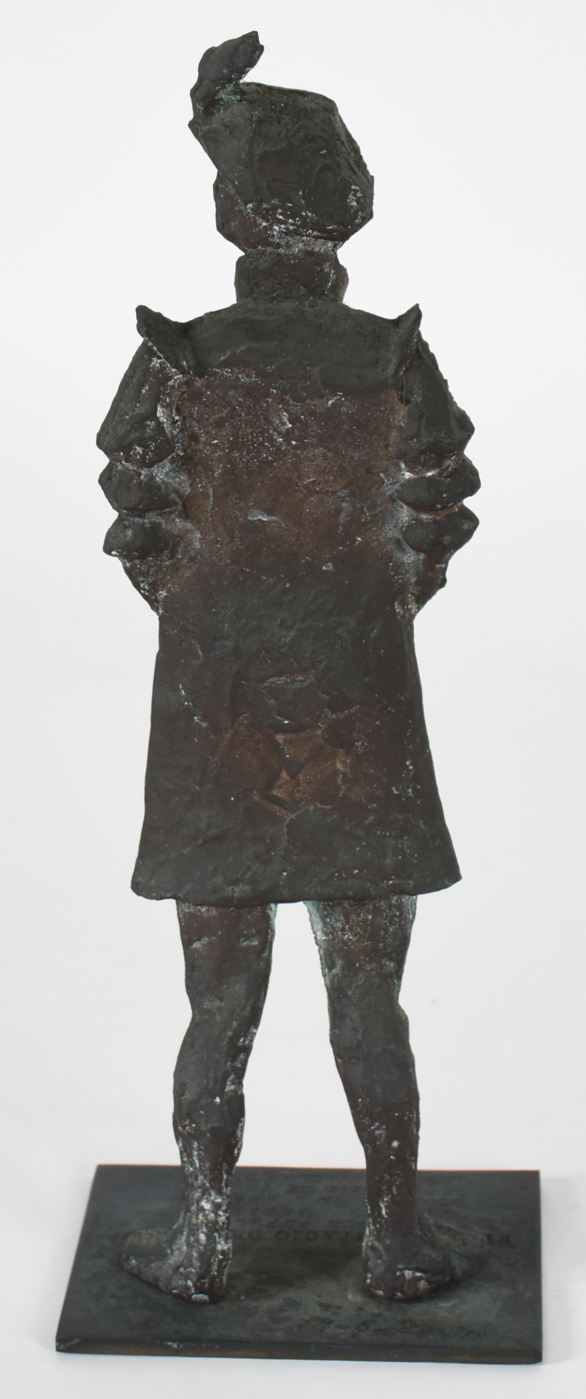 Escultura de bronze representando figura masculina. Base com... - foto 3 de 4