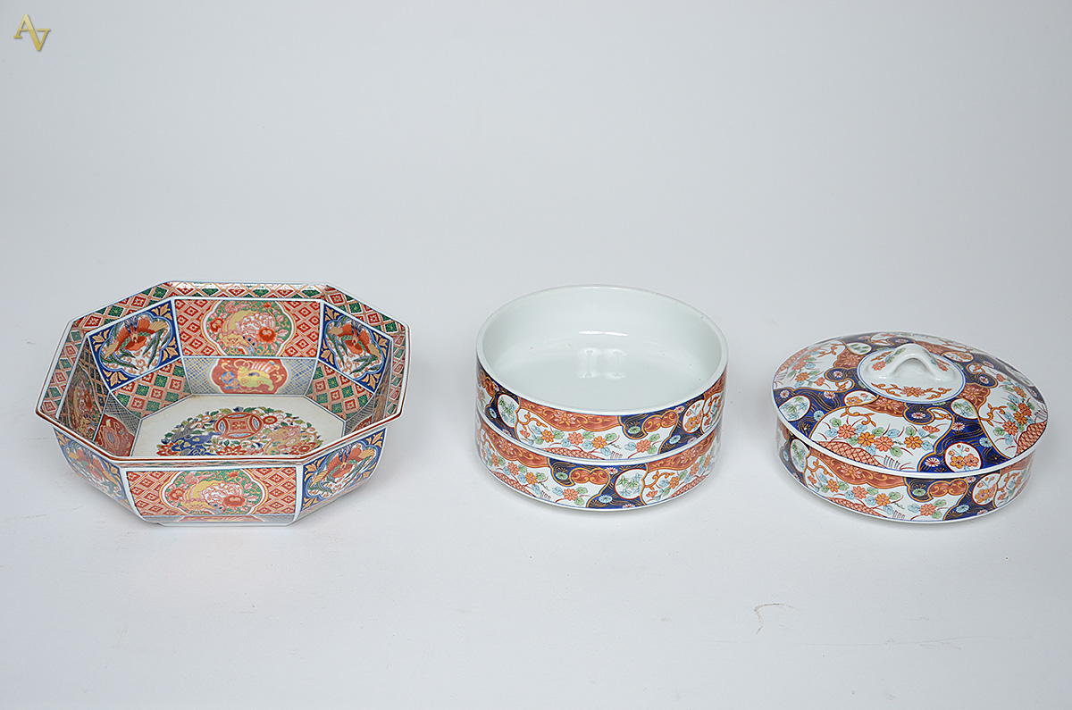 Duas peças, sendo bowl oitavado de porcelana (medidas 22 x 22 cm e... - foto 2 de 3