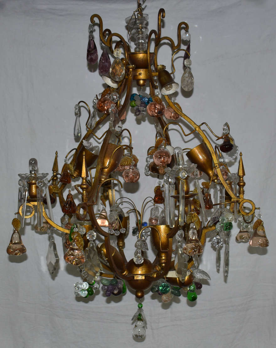Belíssimo Lustre para 20 luzes, sendo 4 com bobeches e pingentes de... - foto 1 de 3