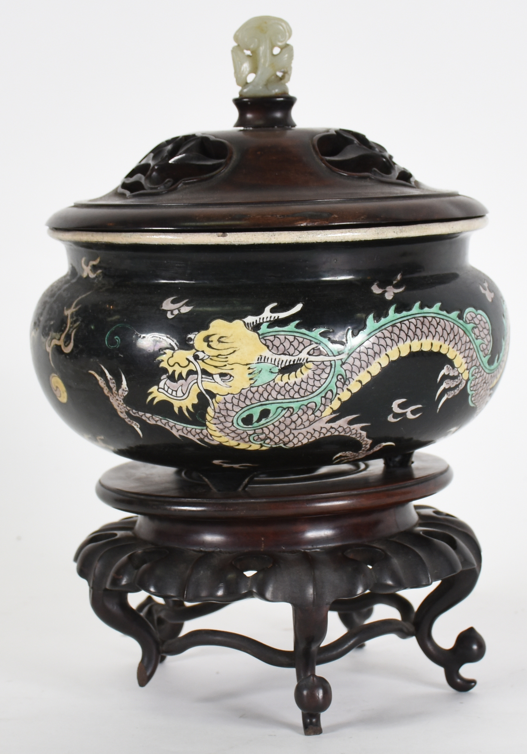 Incensário de porcelana oriental na cor preta decorada com dragão em... - foto 1 de 5