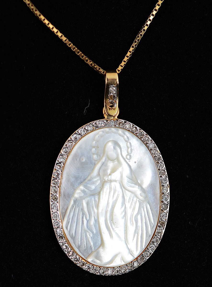 Colar de ouro 18 k com pendente em madrepérola com imagem de Nossa... - foto 1 de 2