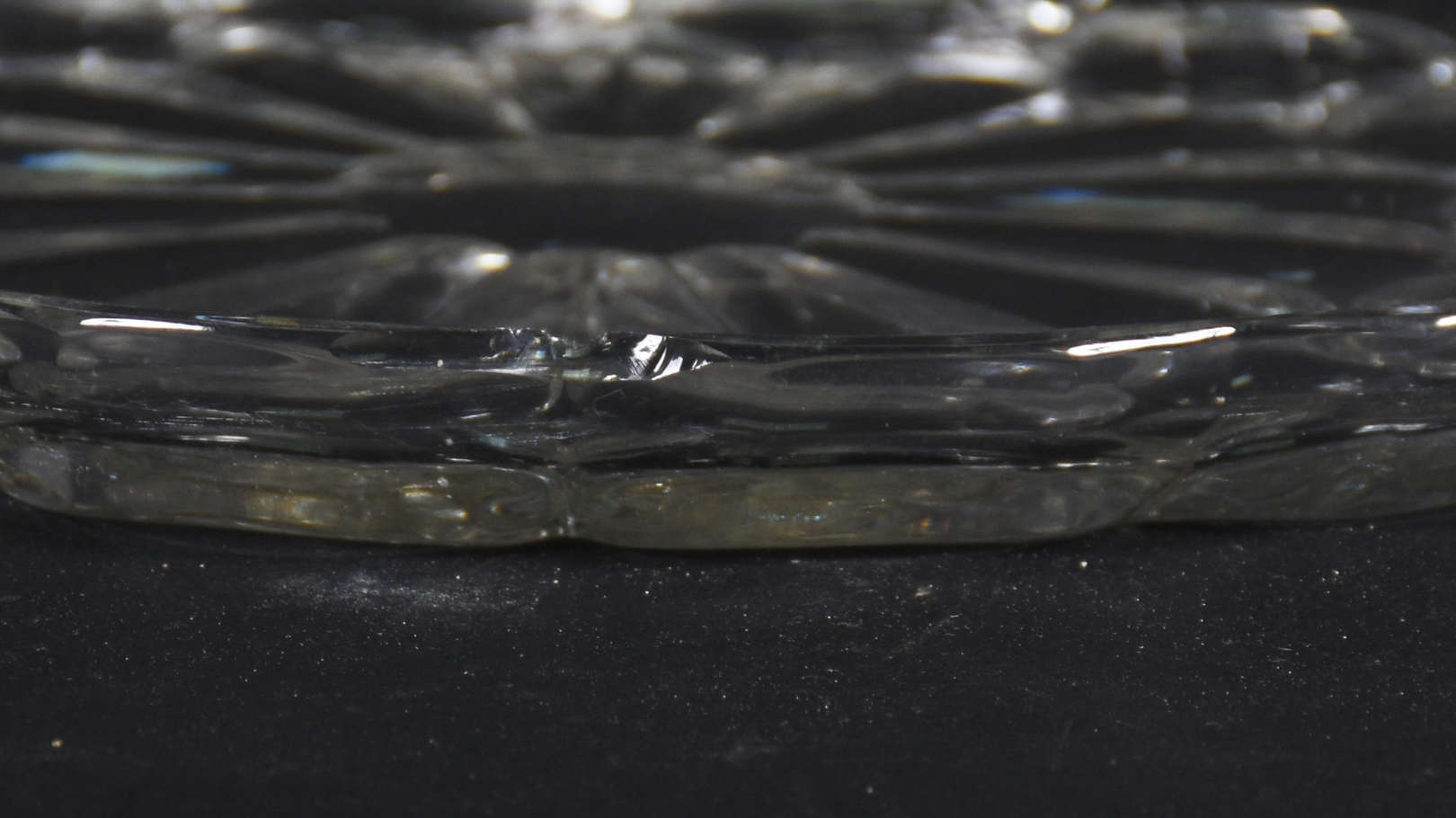 Dois pratos de cristal para bolo - foto 3 de 4