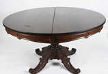 Mesa de jantar de madeira nobre, tampo redondo ... - Mesa de jantar de madeira nobre, tampo redondo ( 1,40 cm  fechada) com 2 tábuas extensoras de 28 cm cada, base em forma de balaústre entalhado t...