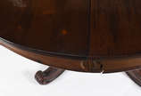 Mesa de jantar de madeira nobre, tampo redondo ... - Mesa de jantar de madeira nobre, tampo redondo ( 1,40 cm  fechada) com 2 tábuas extensoras de 28 cm cada, base em forma de balaústre entalhado t...
