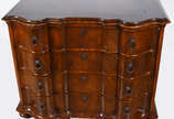 Cômoda holandesa em madeira nobre, feita no Méx... - Cômoda holandesa em madeira nobre, feita no México no Atelier de ALFONSO MARINA, com 4 gavetas .