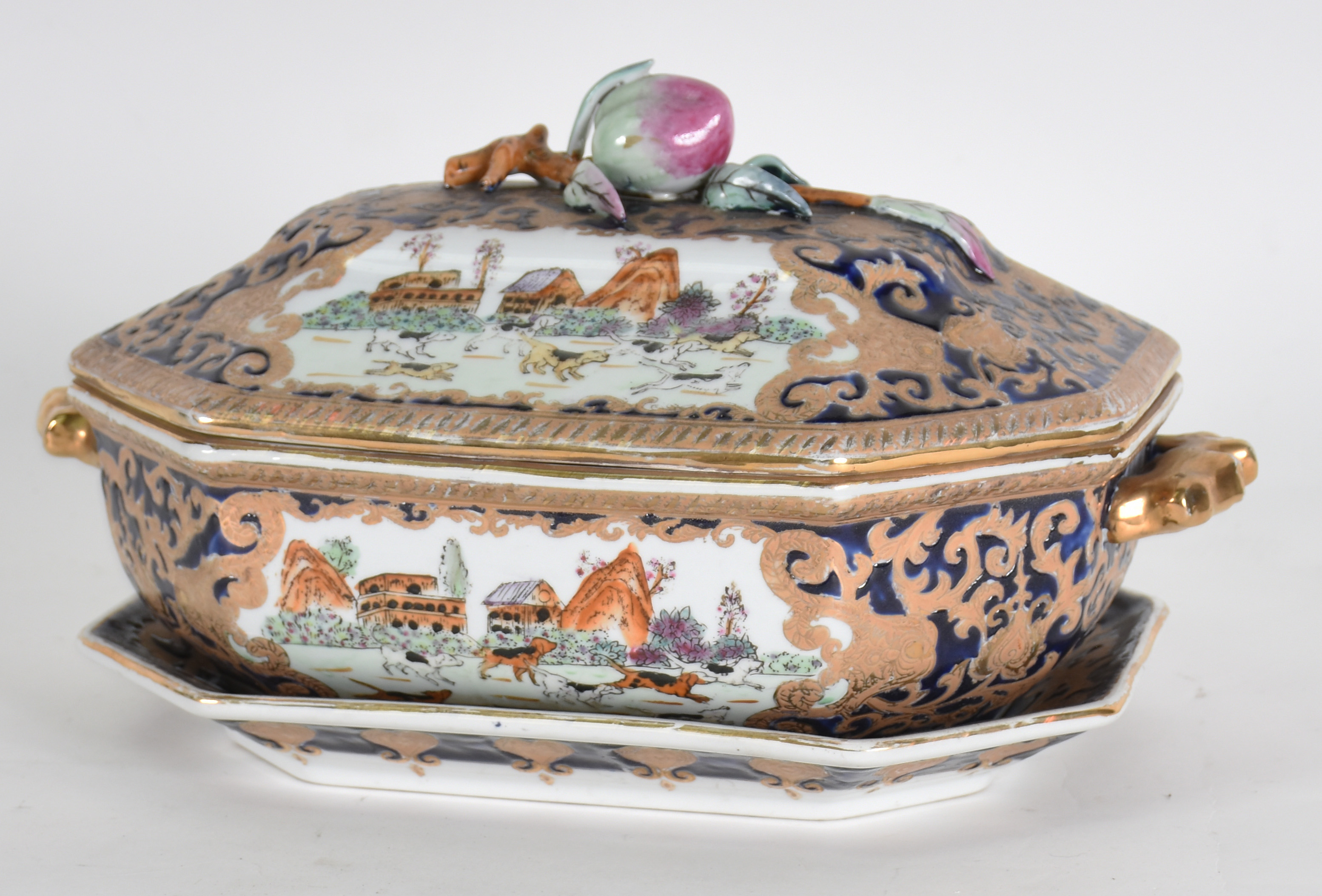 Sopeira de porcelana oriental com presentoir , ricamente trabalhada... - foto 1 de 5