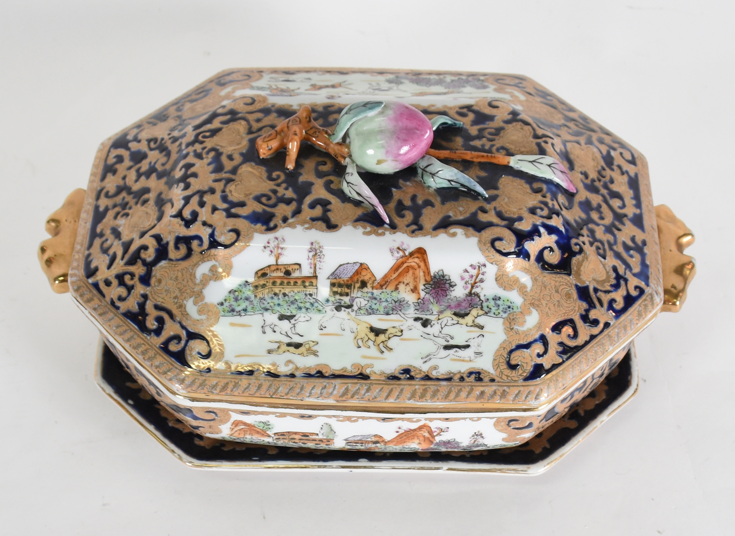 Sopeira de porcelana oriental com presentoir , ricamente trabalhada... - foto 3 de 5