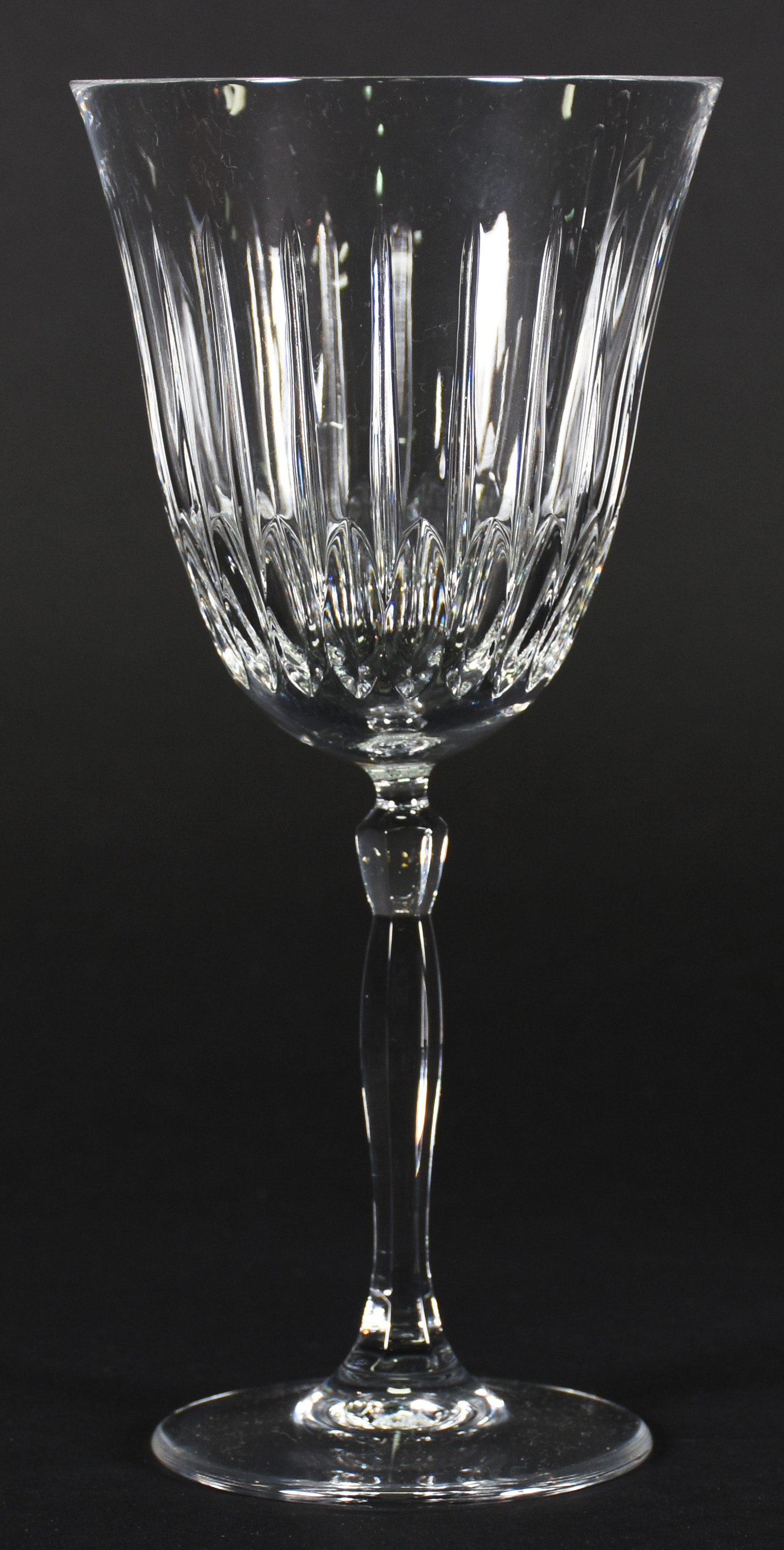 Seis taças para vinho de cristal europeu lapidado. - foto 2 de 3
