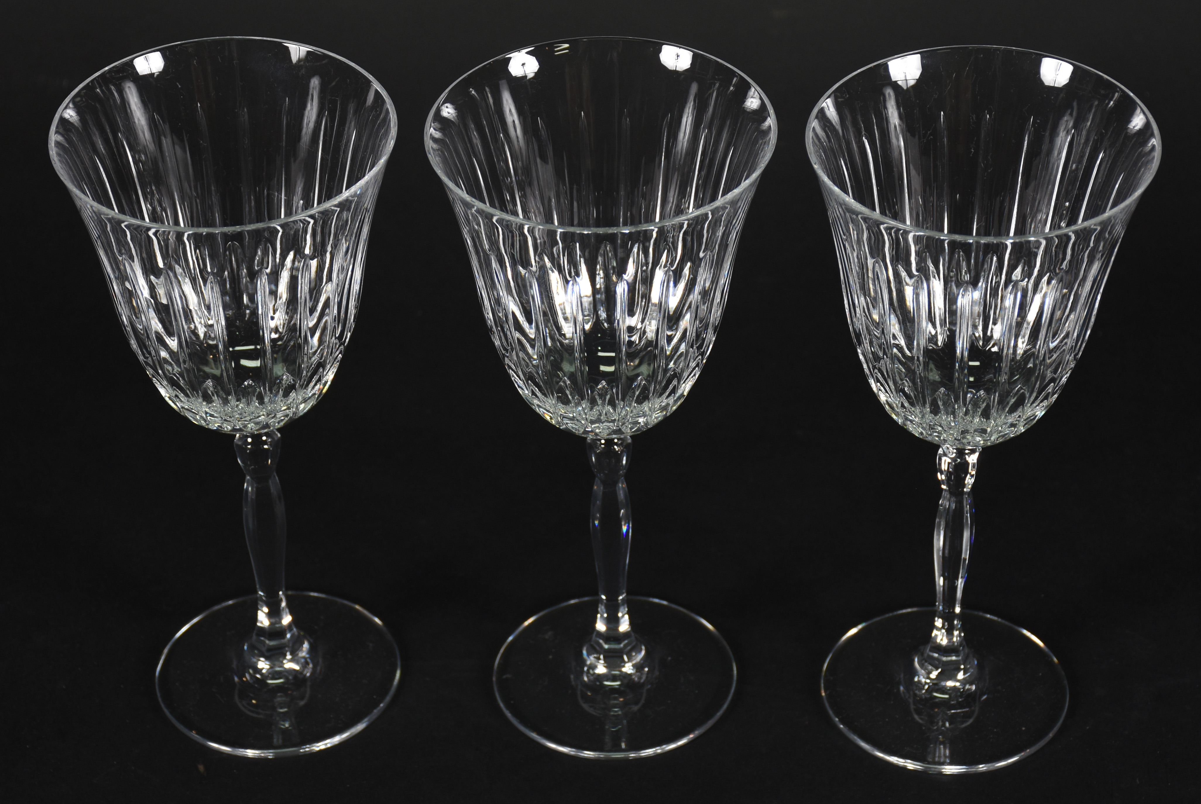 Seis taças para vinho de cristal europeu lapidado. - foto 3 de 3