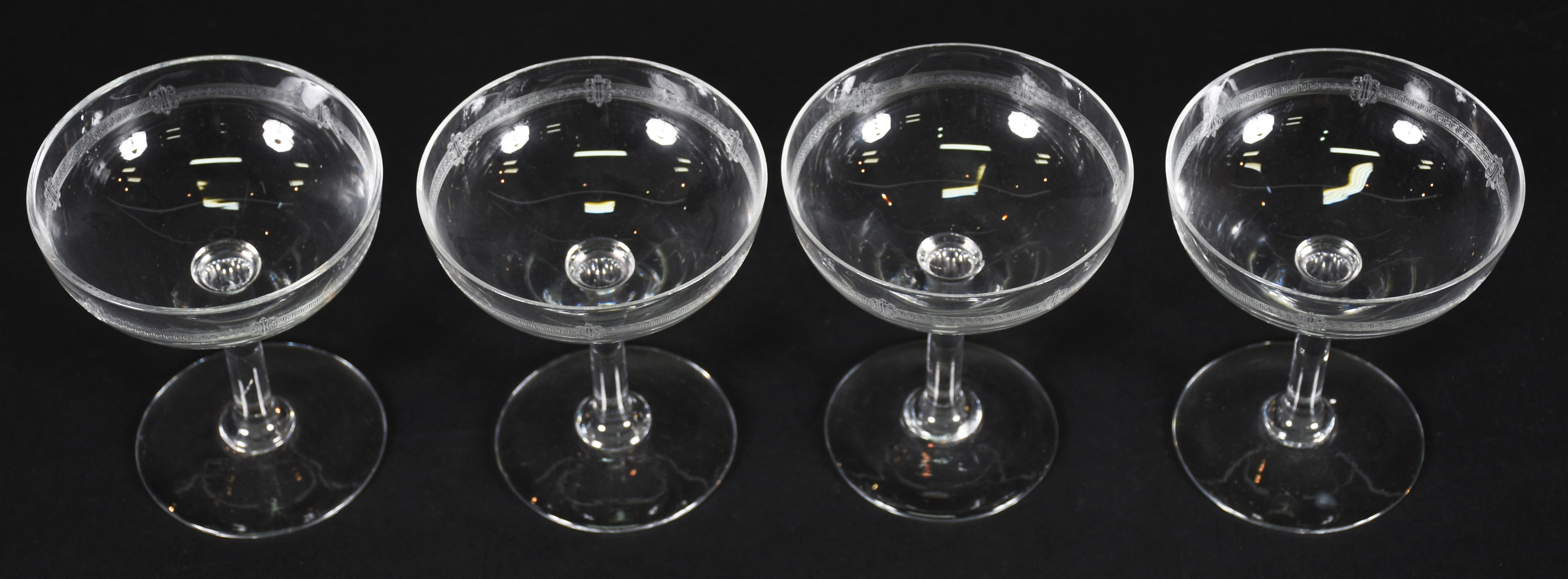 SAINT LOUIS , oito taças para champagne de cristal frances lavrado... - foto 2 de 4