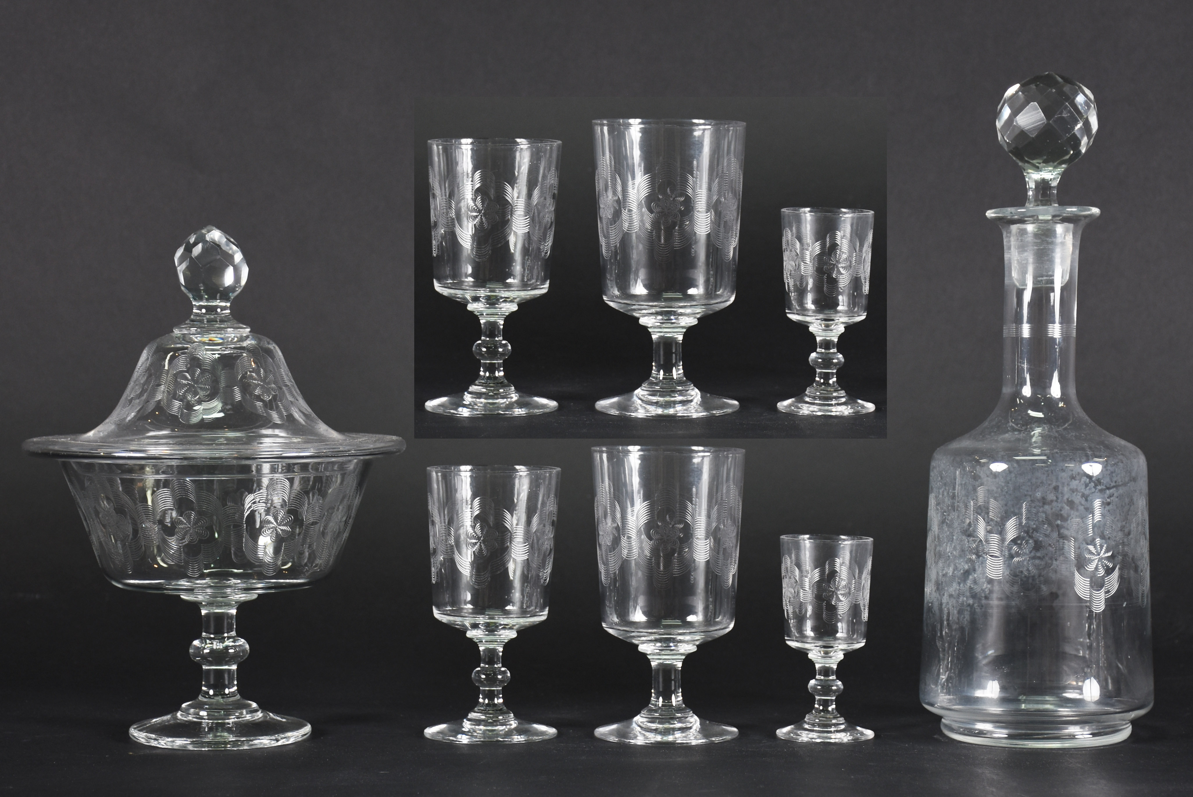 Conjunto de cristal lavrado com flores , composto de licoreira (com... - foto 1 de 4