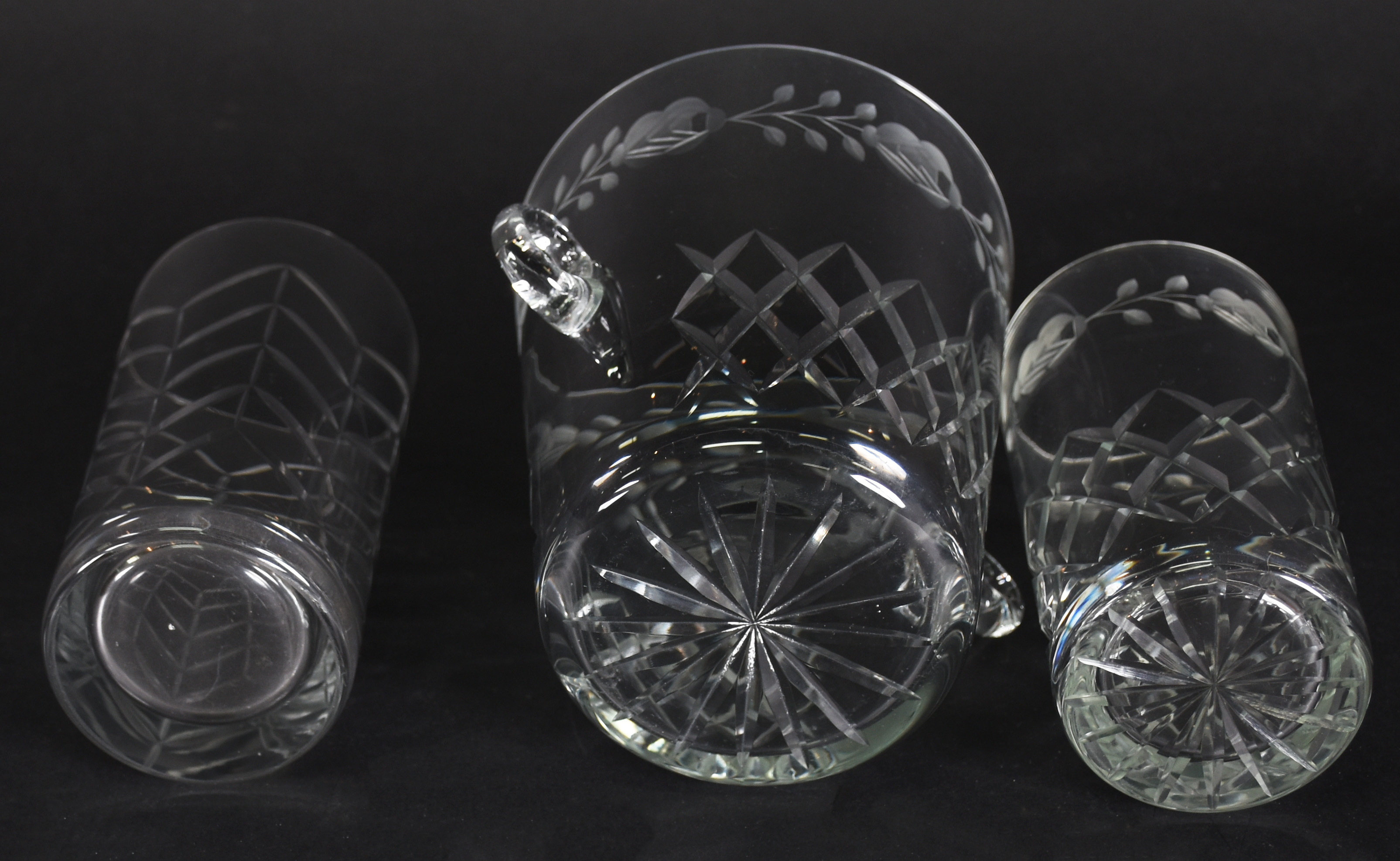 Conjunto de cristal lapidado com frisos, composto de 14 taças para... - foto 3 de 5