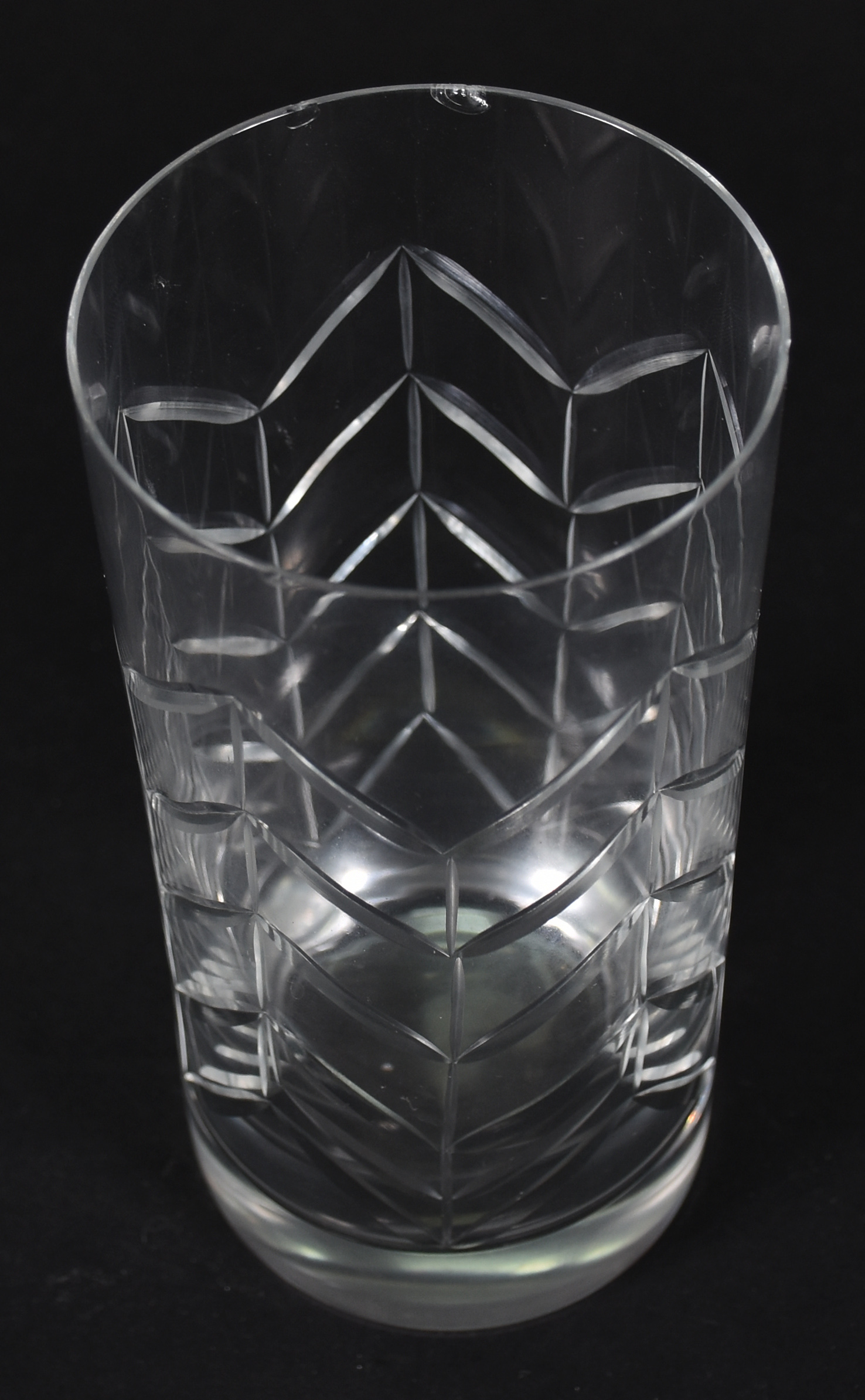 Conjunto de cristal lapidado com frisos, composto de 14 taças para... - foto 4 de 5