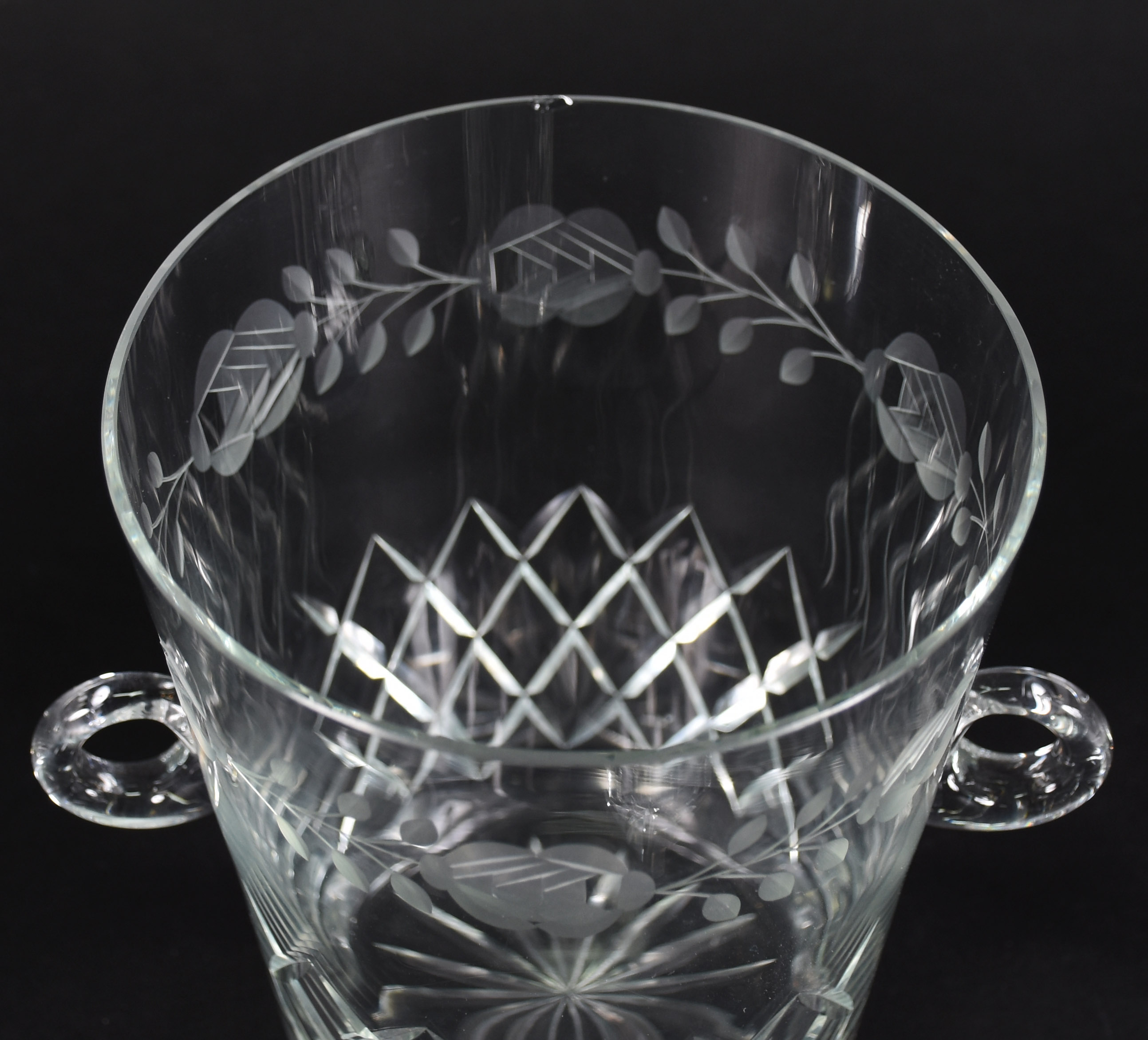 Conjunto de cristal lapidado com frisos, composto de 14 taças para... - foto 5 de 5