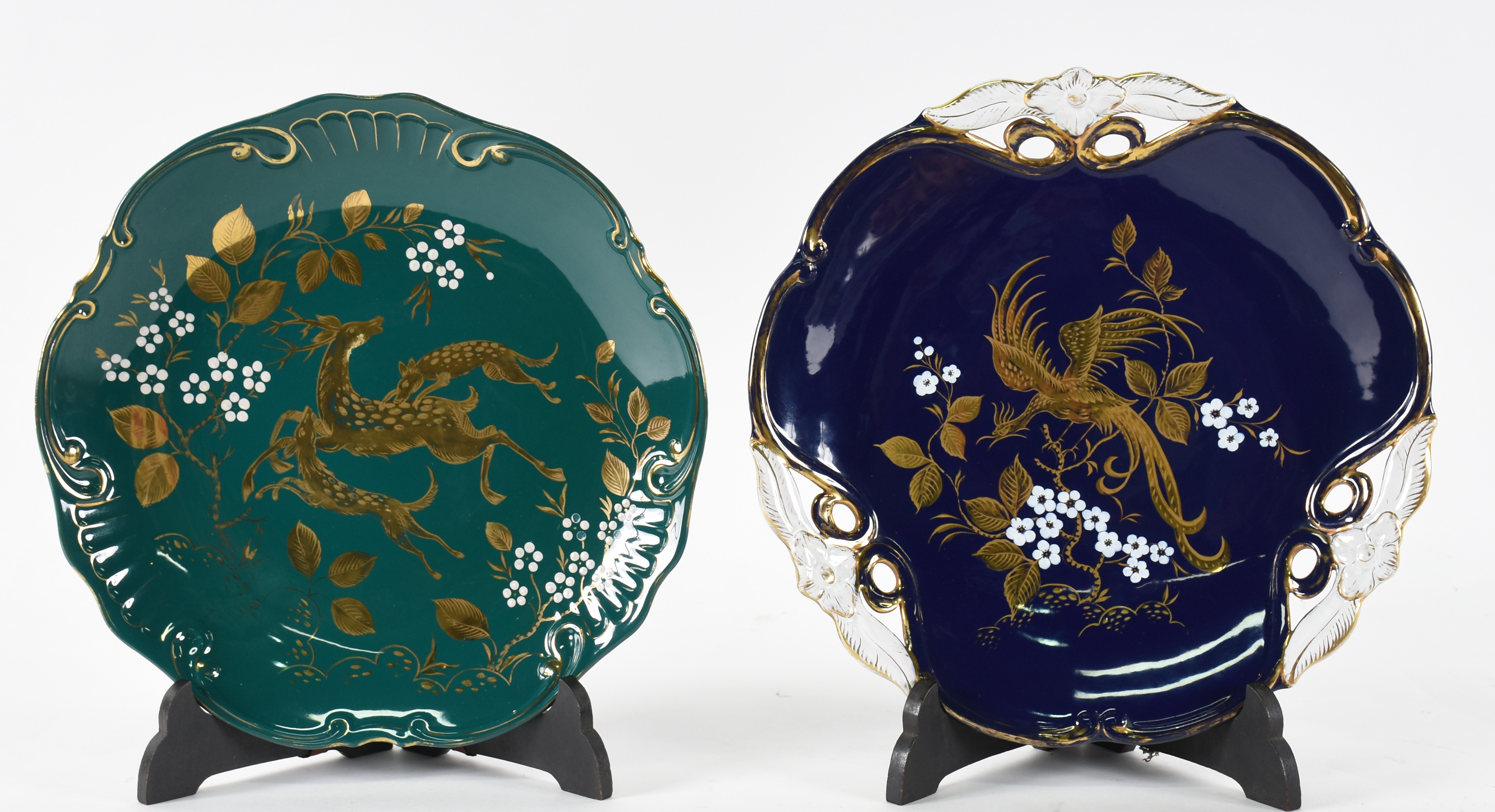 Duas fruteiras de porcelana Européia nas cores verde e azul com... - foto 1 de 4