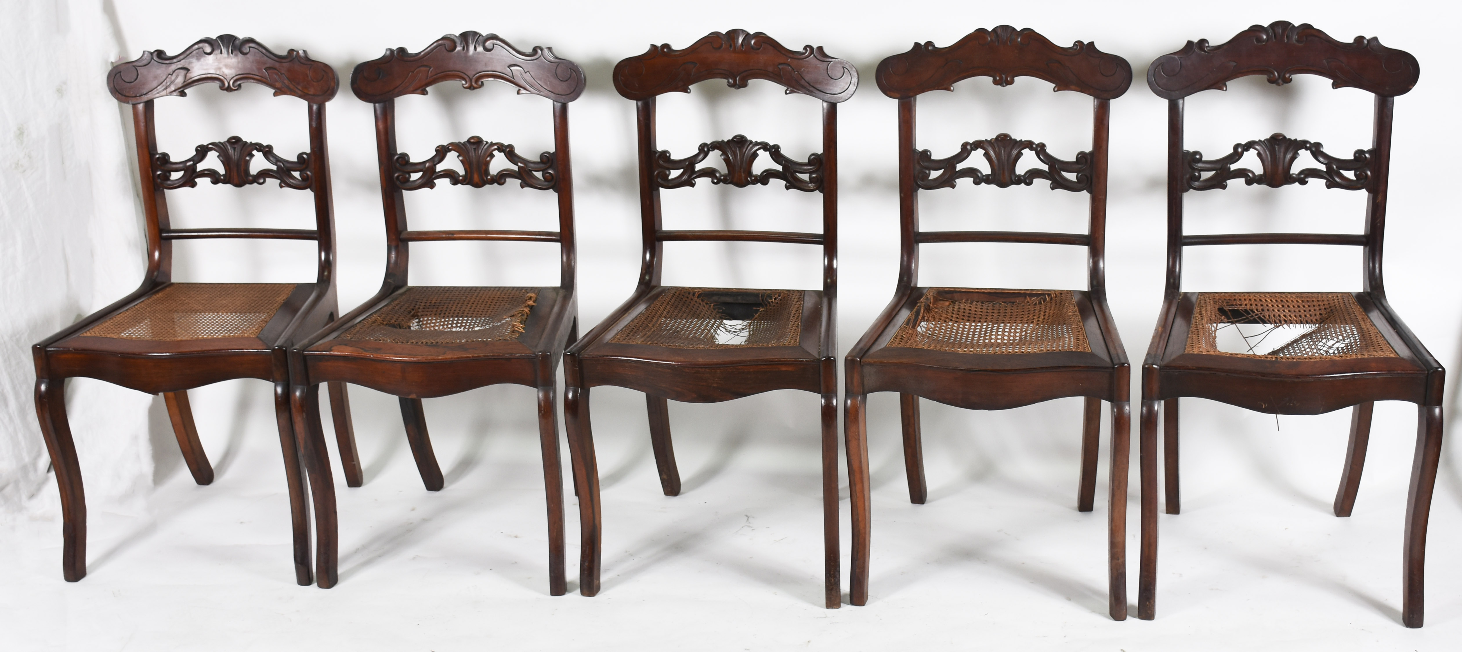 Conjunto com cinco cadeiras de madeira nobre para mesa de jantar... - foto 1 de 4