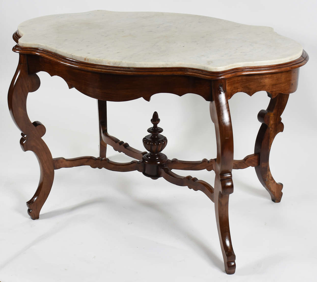 Mesa de apresentação em estilo Louis Philippe. Século XIX. Tampo... - foto 1 de 3