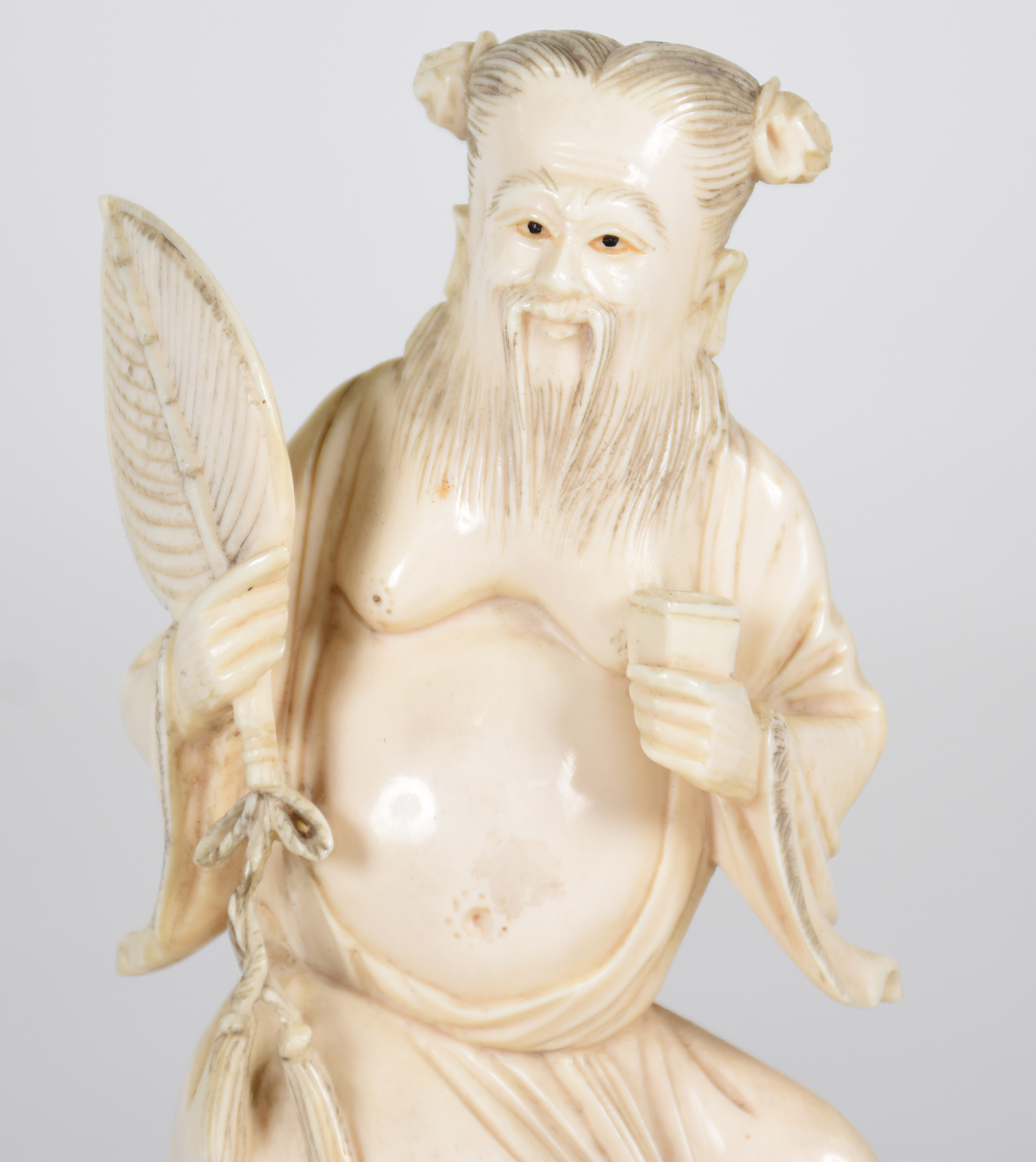 Estatueta de marfim representado velho ( medida total 16 cm A. - foto 2 de 3