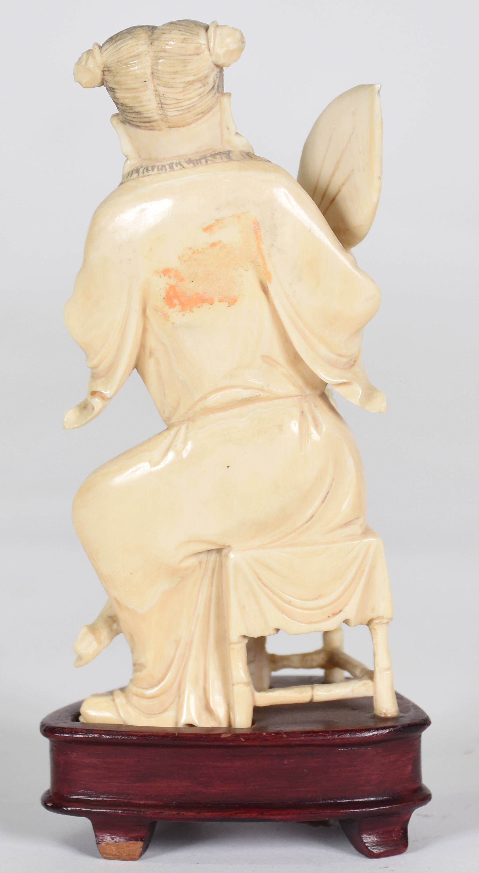 Estatueta de marfim representado velho ( medida total 16 cm A. - foto 3 de 3