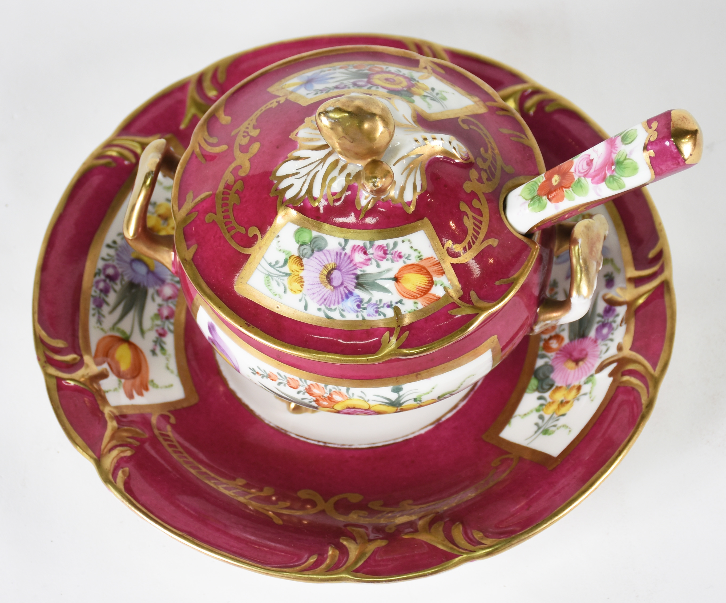 Cremeira com presentoir e colher de porcelana Francesa na cor vinho... - foto 2 de 4