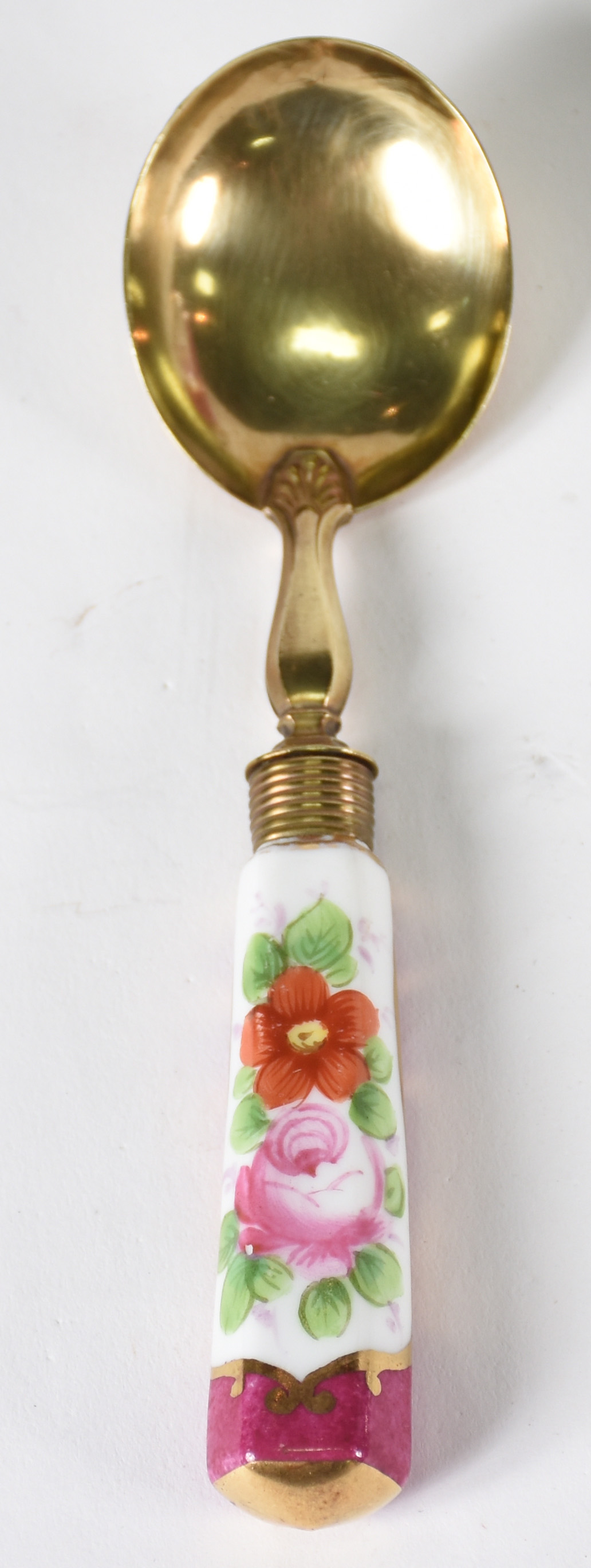 Cremeira com presentoir e colher de porcelana Francesa na cor vinho... - foto 3 de 4