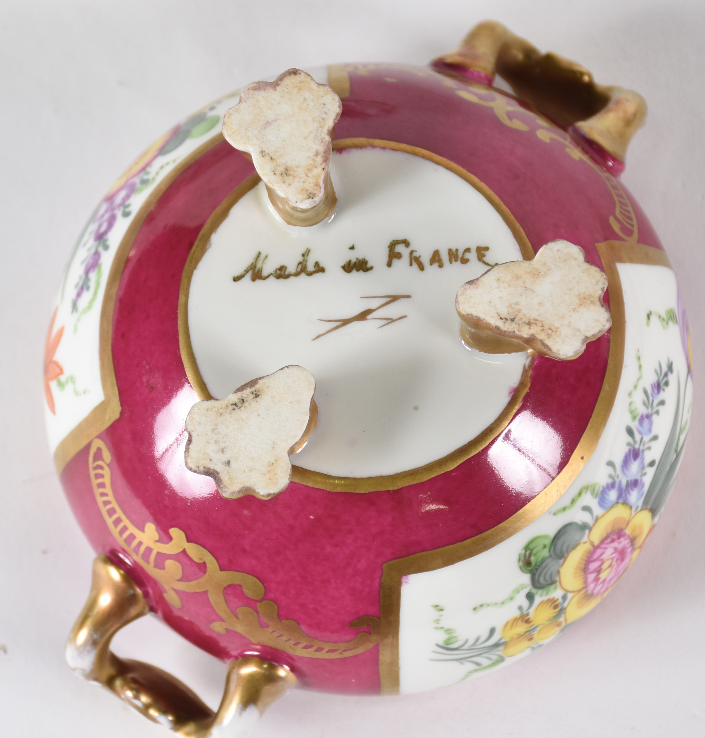 Cremeira com presentoir e colher de porcelana Francesa na cor vinho... - foto 4 de 4