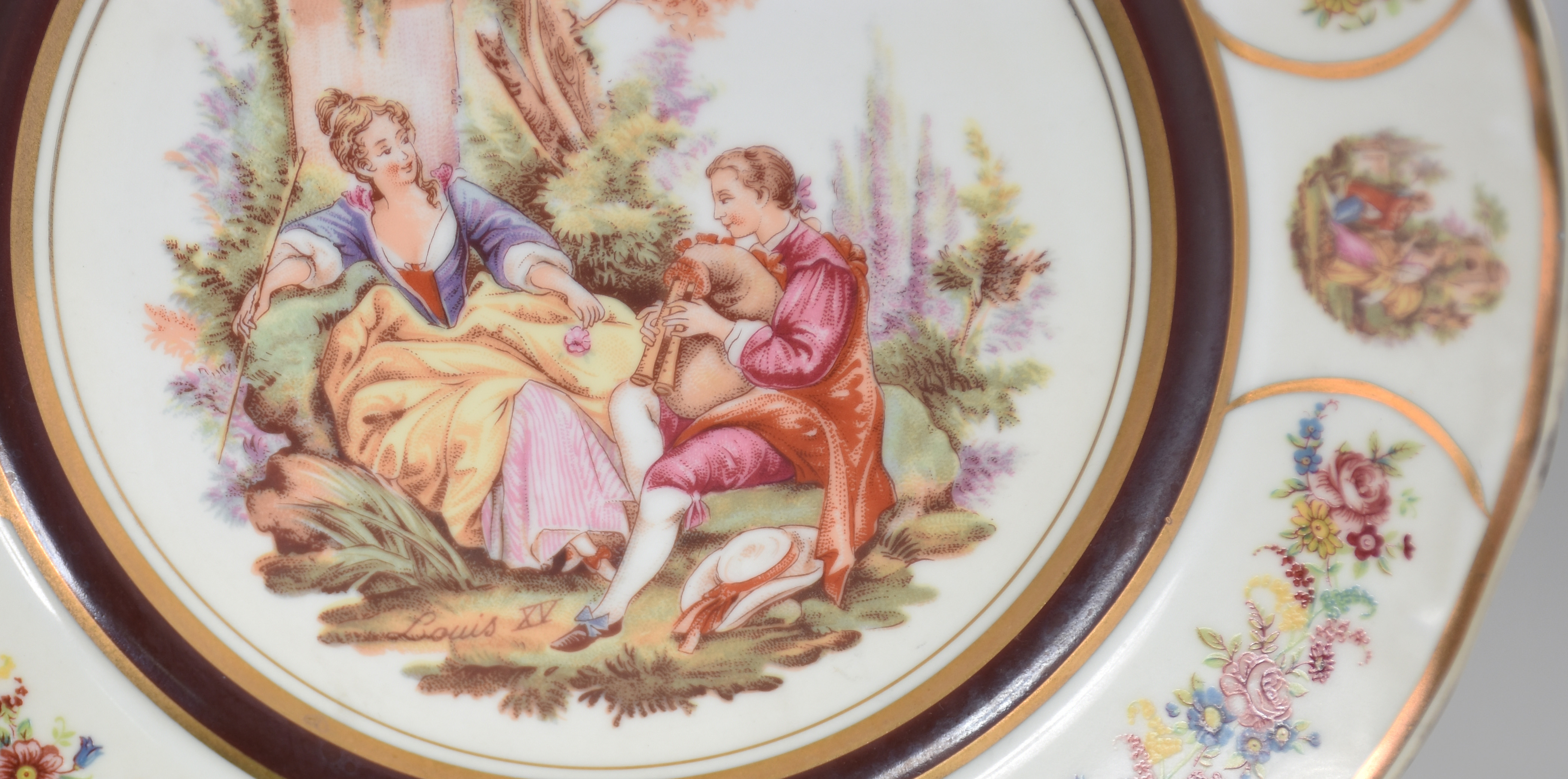 Três pratos de porcelana europeia e uma bomboniere Francesa... - foto 2 de 7
