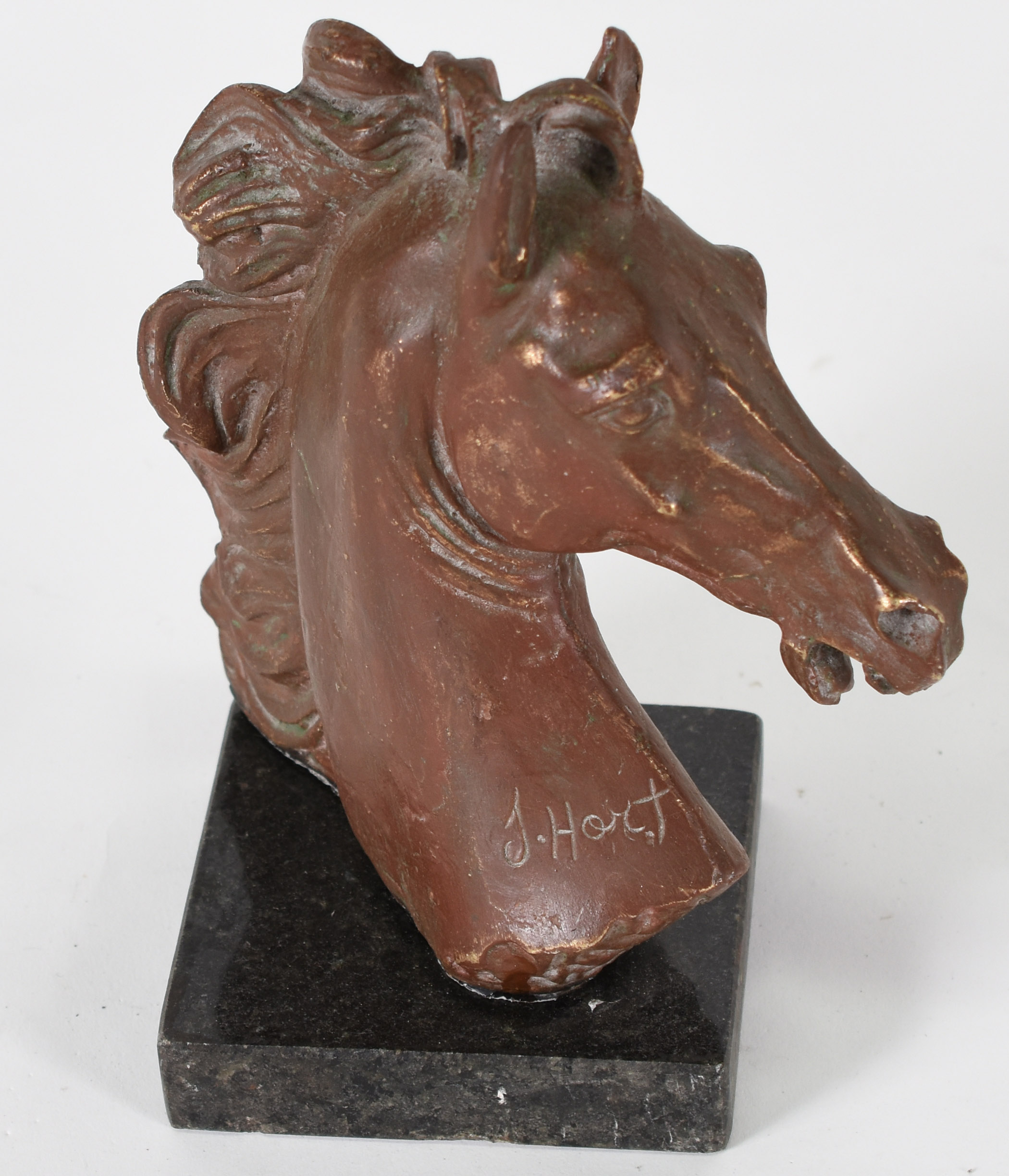Escultura representando cabeça de cavalo assinada - foto 2 de 4