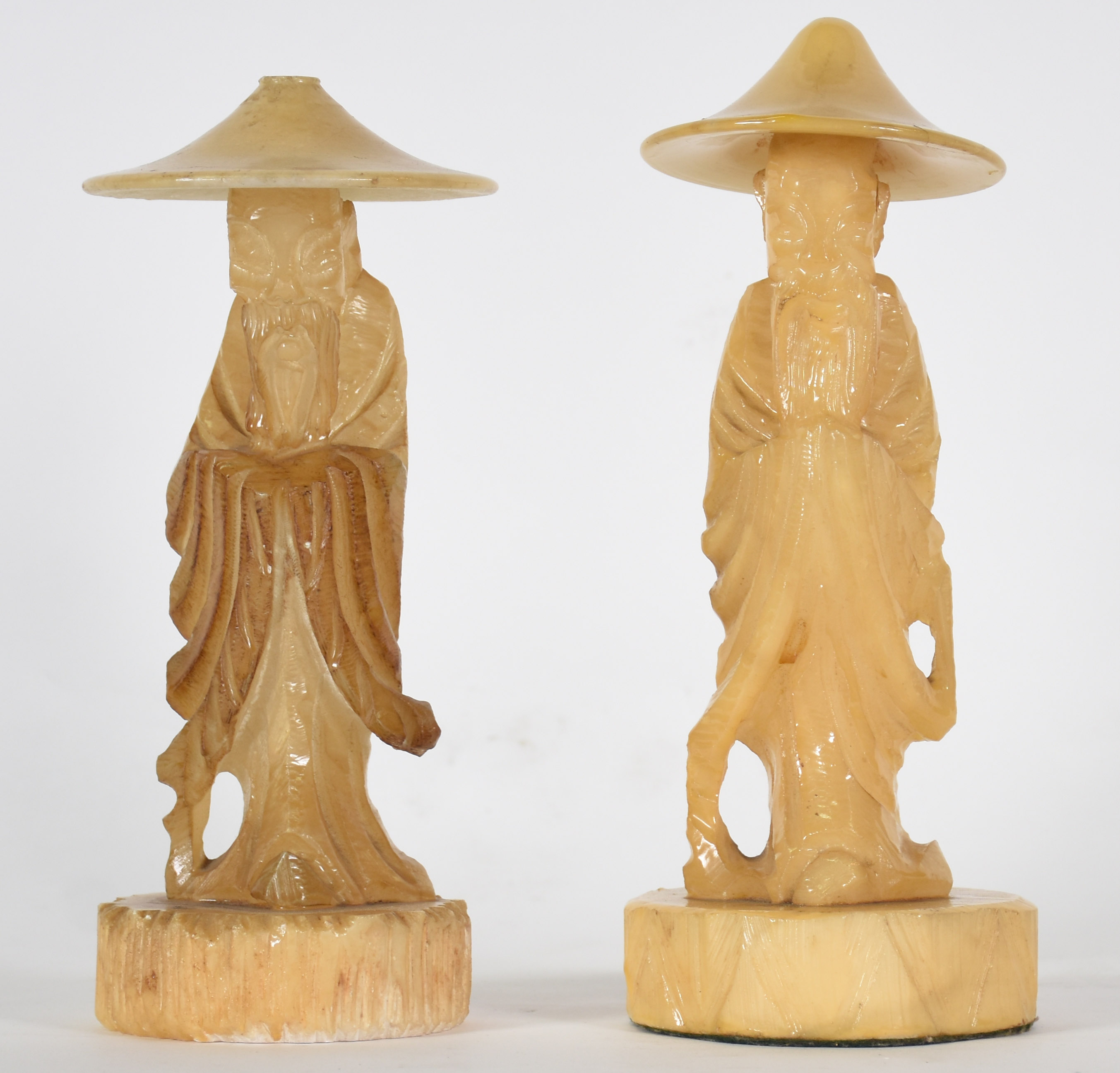 Par de figuras chinesas de alabastro com chapéu .( bicado no chapéu ) - foto 1 de 5