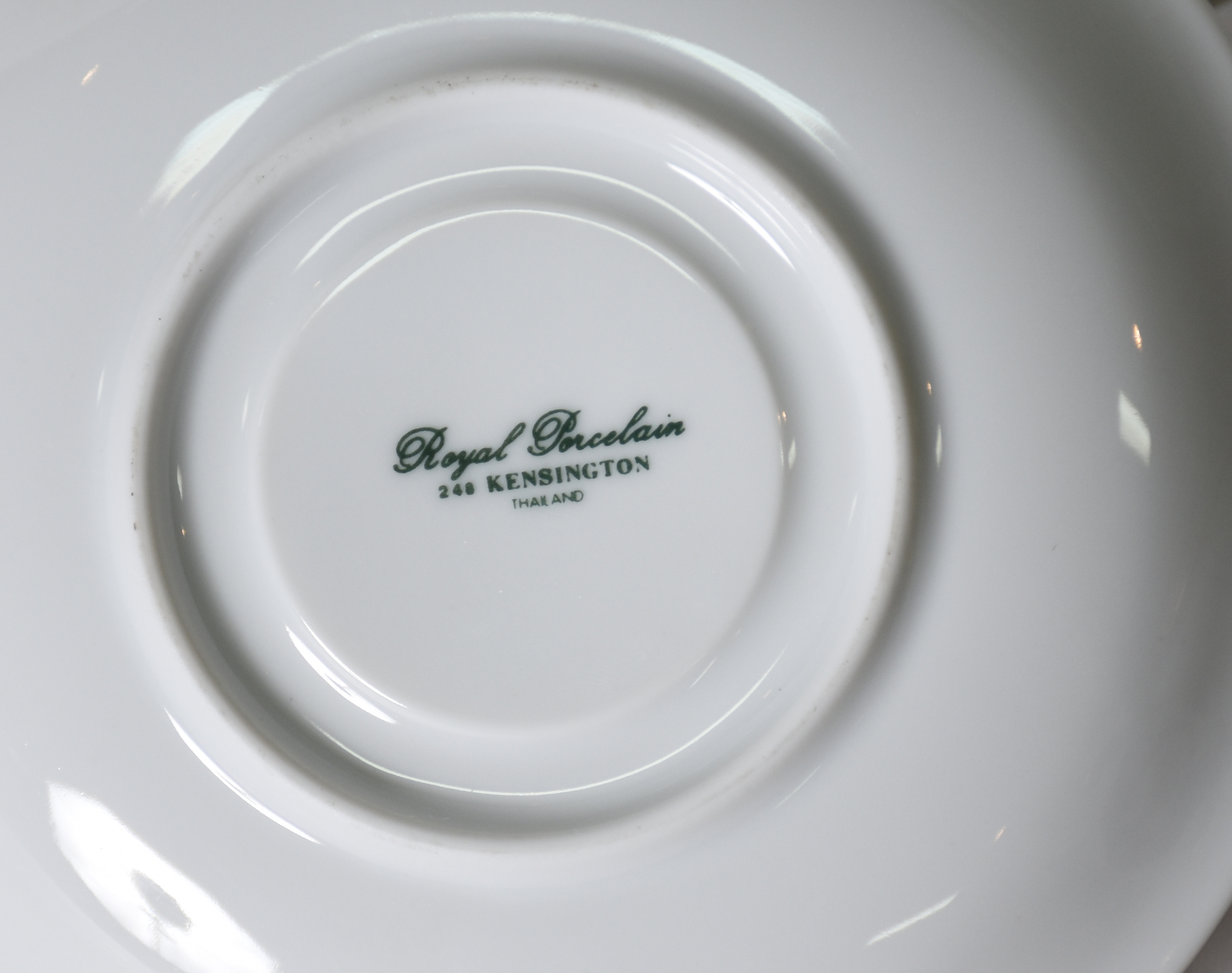 Diversas peças , sendo, fruteira de porcelana com flores em... - foto 3 de 4