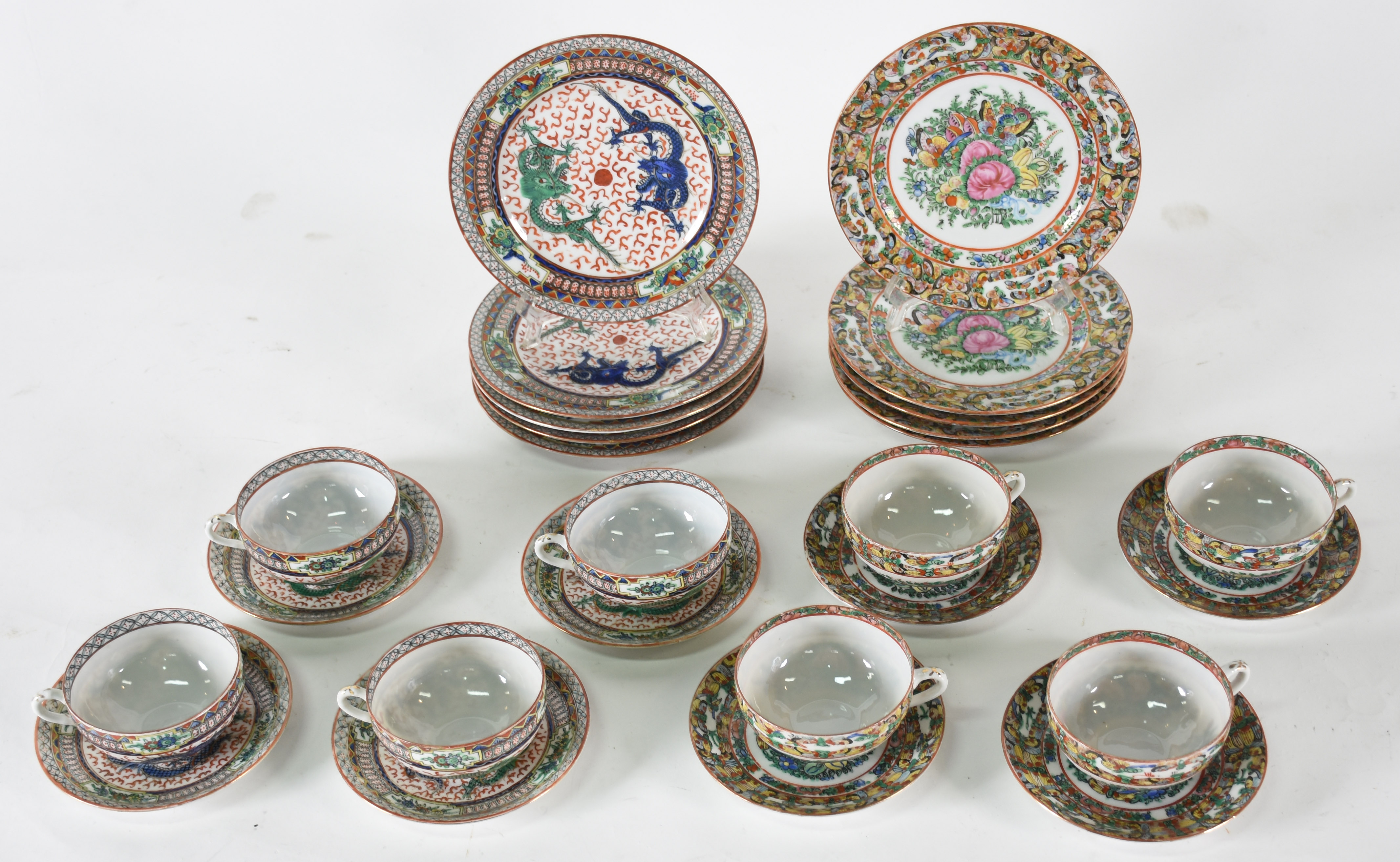 Oito xícaras de chá de porcelana oriental com pires e 10 pratos para... - foto 2 de 4