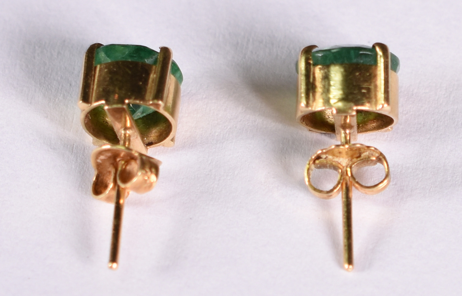 Par de brincos de ouro amarelo com 2 pedras verde ( Por questão de... - foto 2 de 2