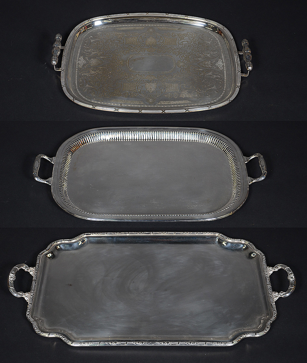 Três bandejas diversas de metal prateado. Medidas 42 x 55 cm, 43 x 67...