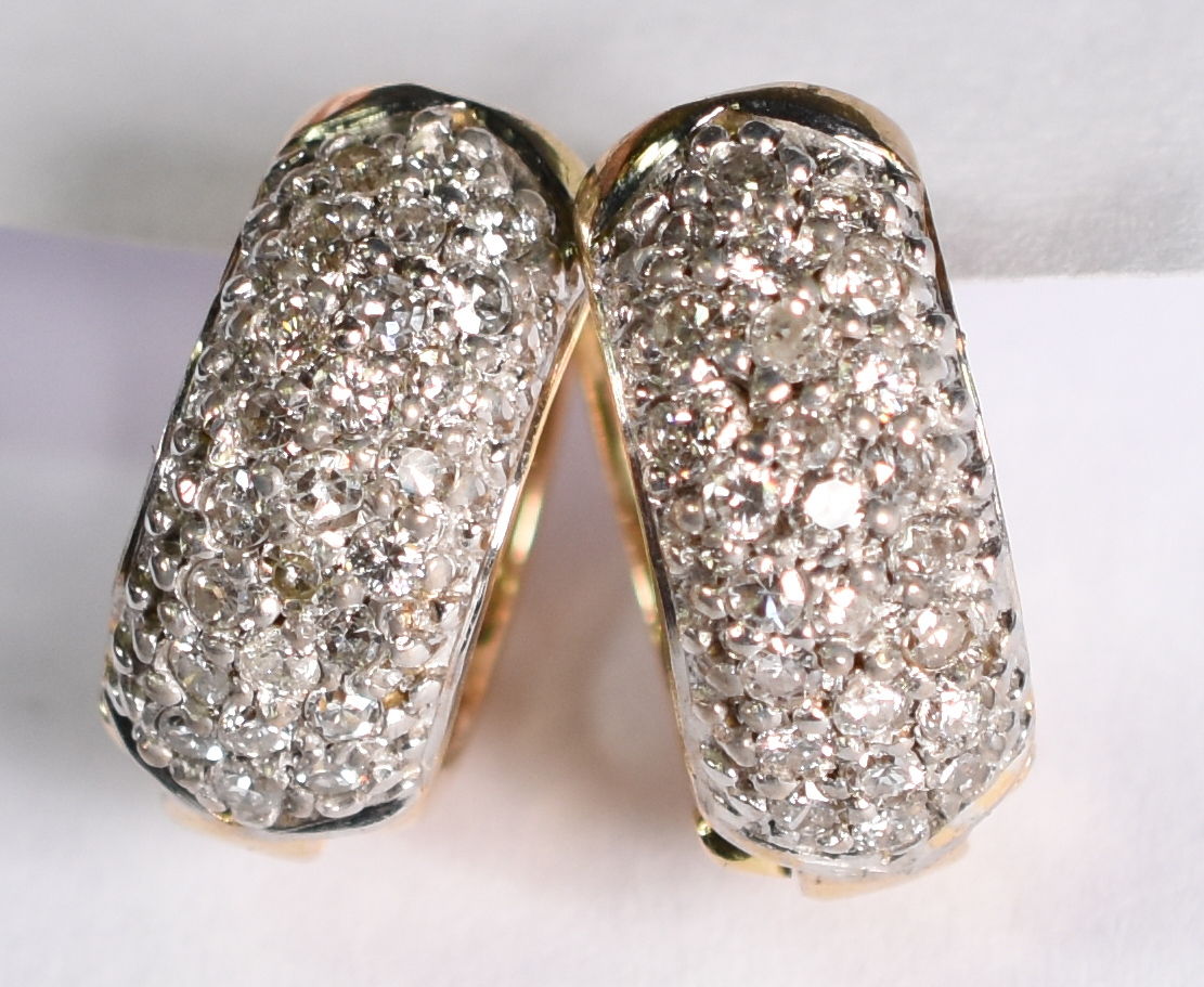 Par de brincos de ouro argolas com aproximadamente 1,5 ct de... - foto 1 de 3