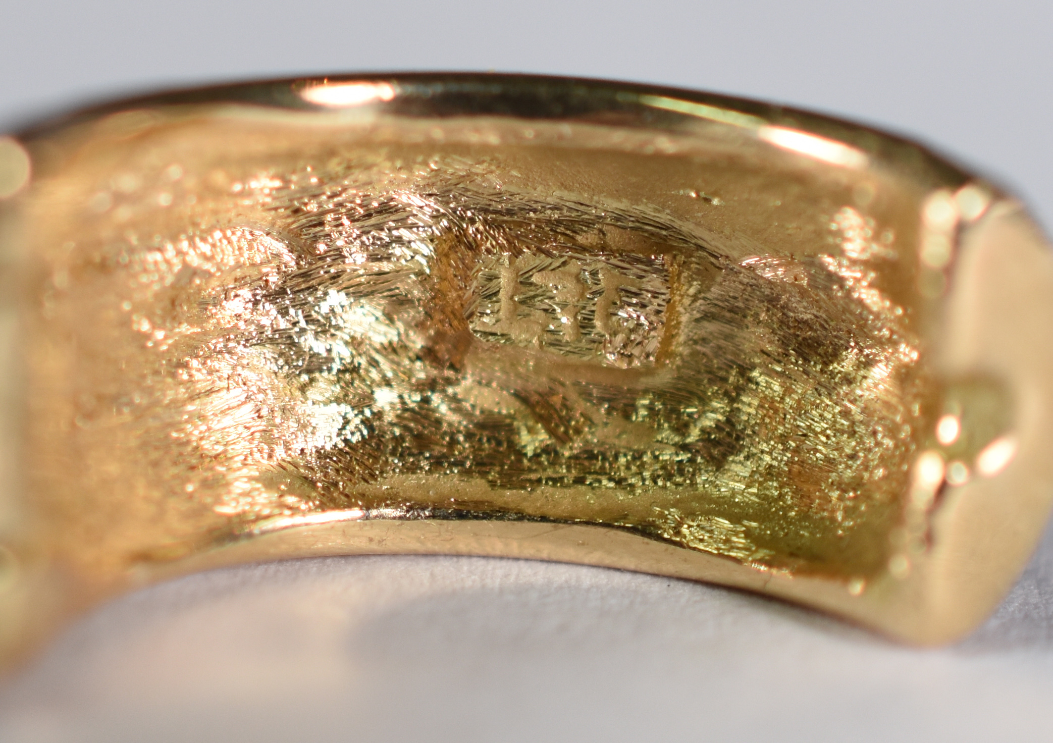 Par de brincos de ouro argolas com aproximadamente 1,5 ct de... - foto 3 de 3