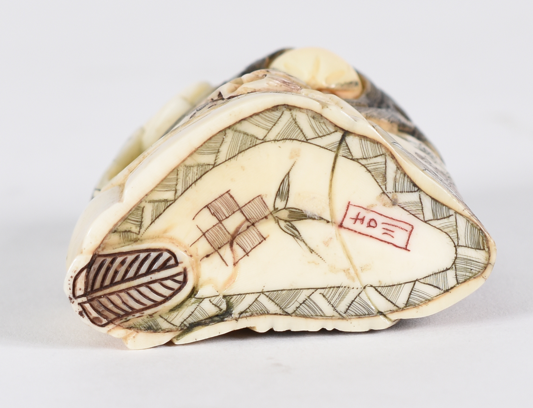 Netsuke de marfim , personagem teatro Kabuki, rosto móvel , assinado. - foto 4 de 4
