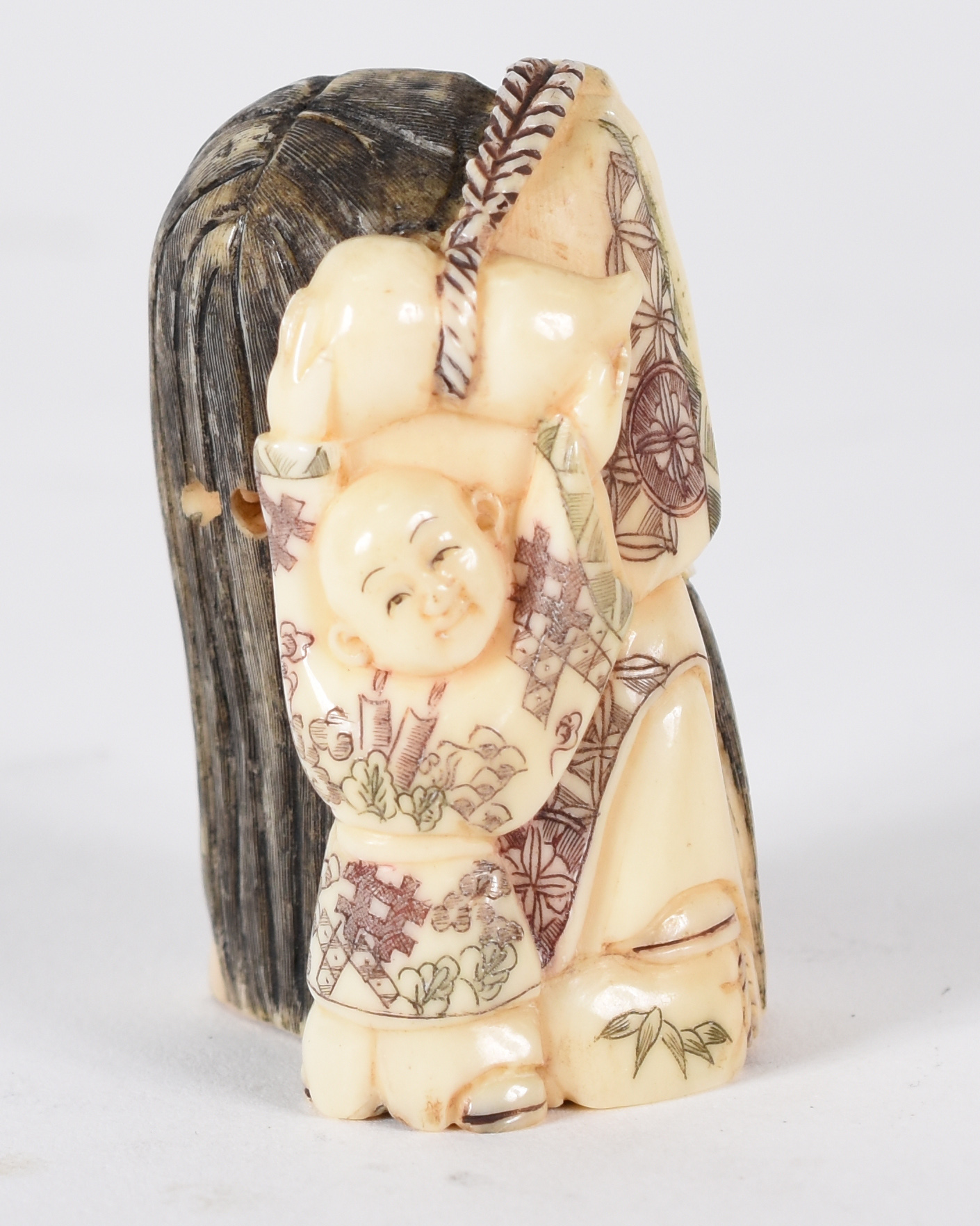 Netsuke de marfim , personagem teatro Kabuki , rosto móvel assinado. - foto 3 de 4