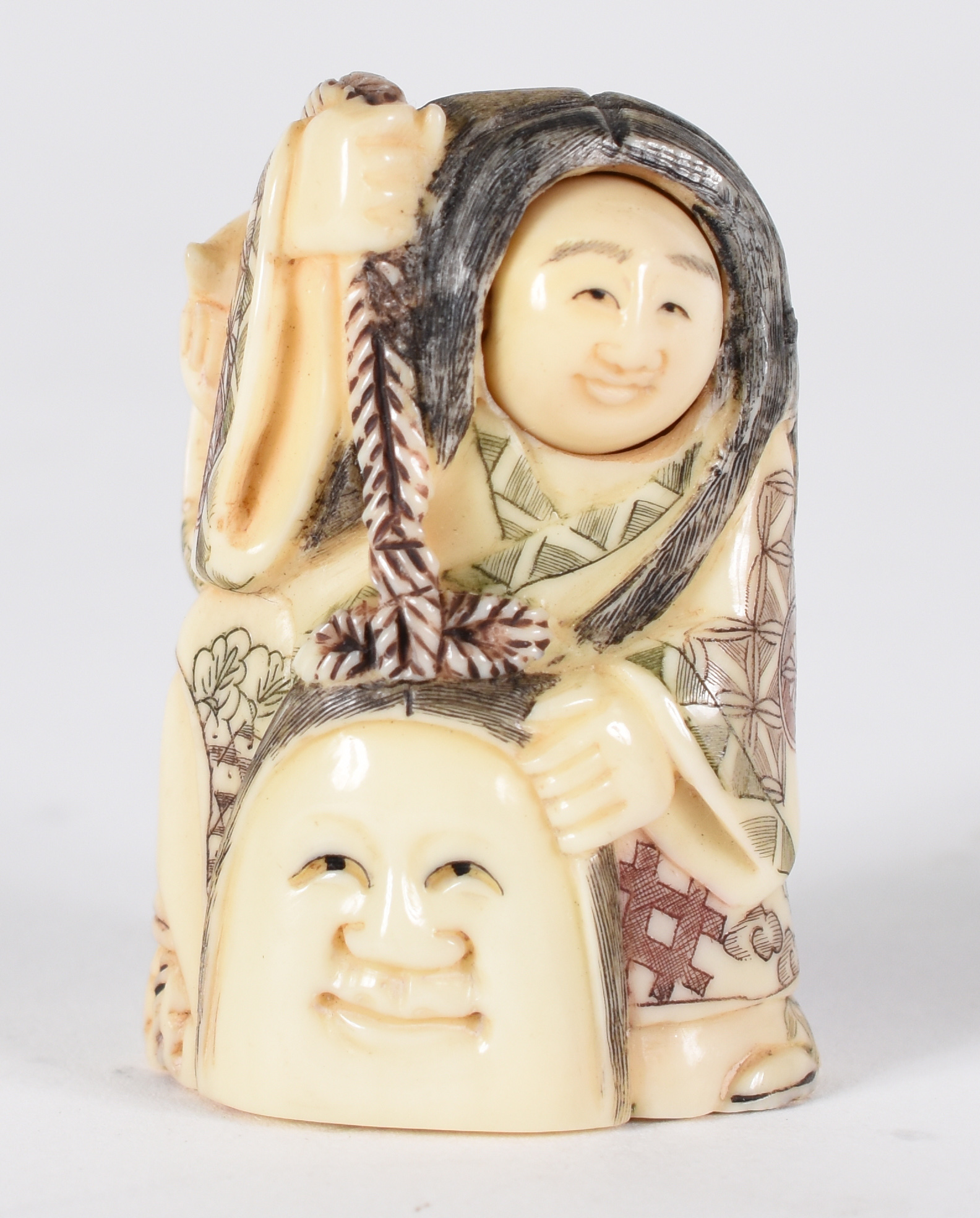 Netsuke de marfim , personagem teatro Kabuki , rosto móvel assinado. - foto 2 de 4