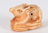 Netsuke de marfim , representando rato  - Netsuke de marfim , representando rato 