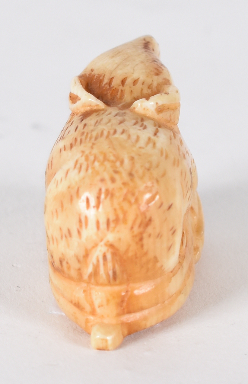 Netsuke de marfim , representando rato - foto 4 de 4