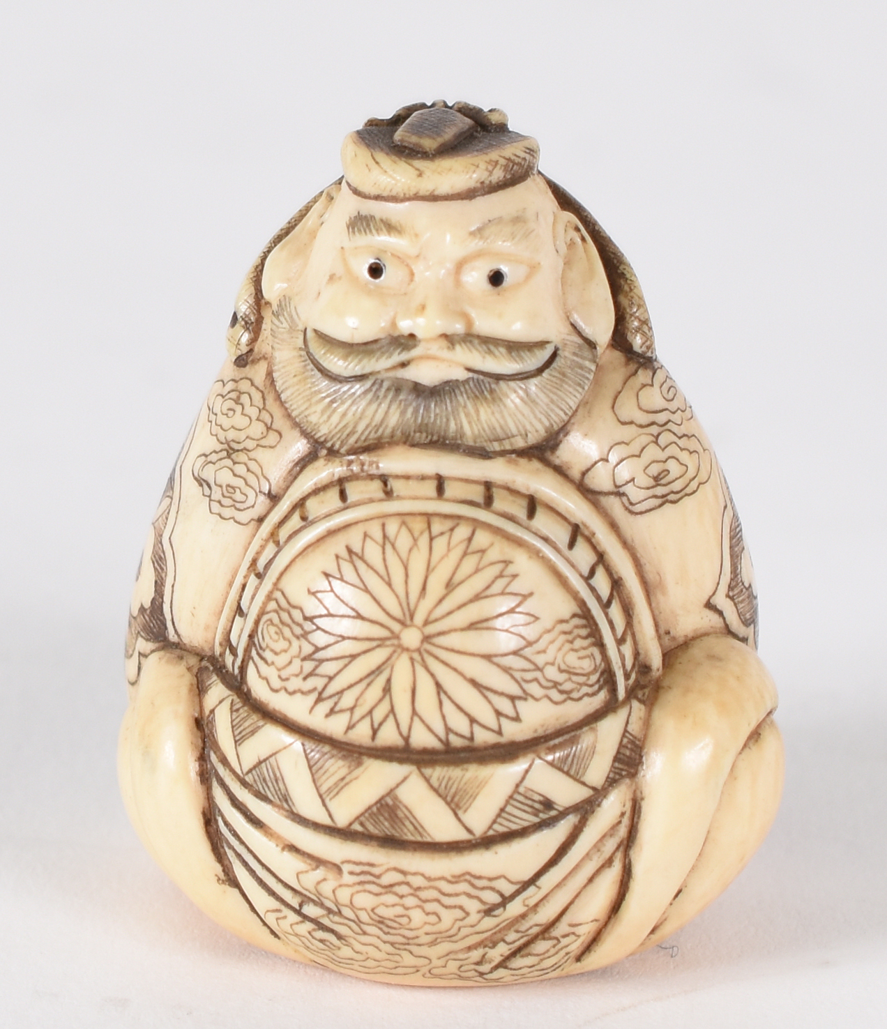 Netsuke de marfim , representando lutador, assinado . - foto 1 de 3