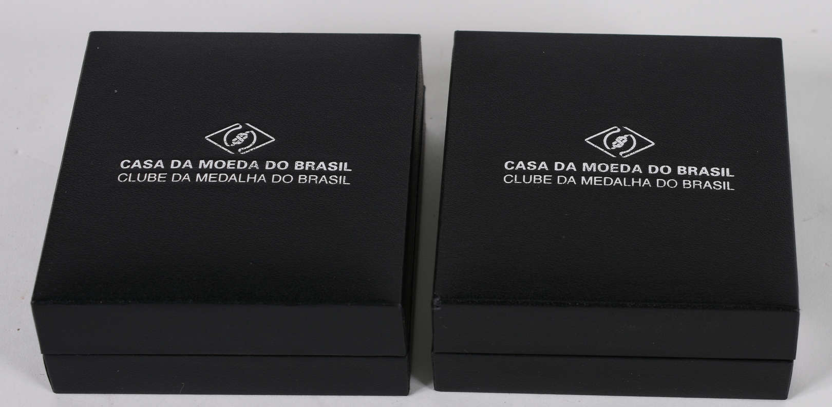 Duas medalhas de prata comemorativa dos jogos olímpicos Rio 2016... - foto 5 de 5