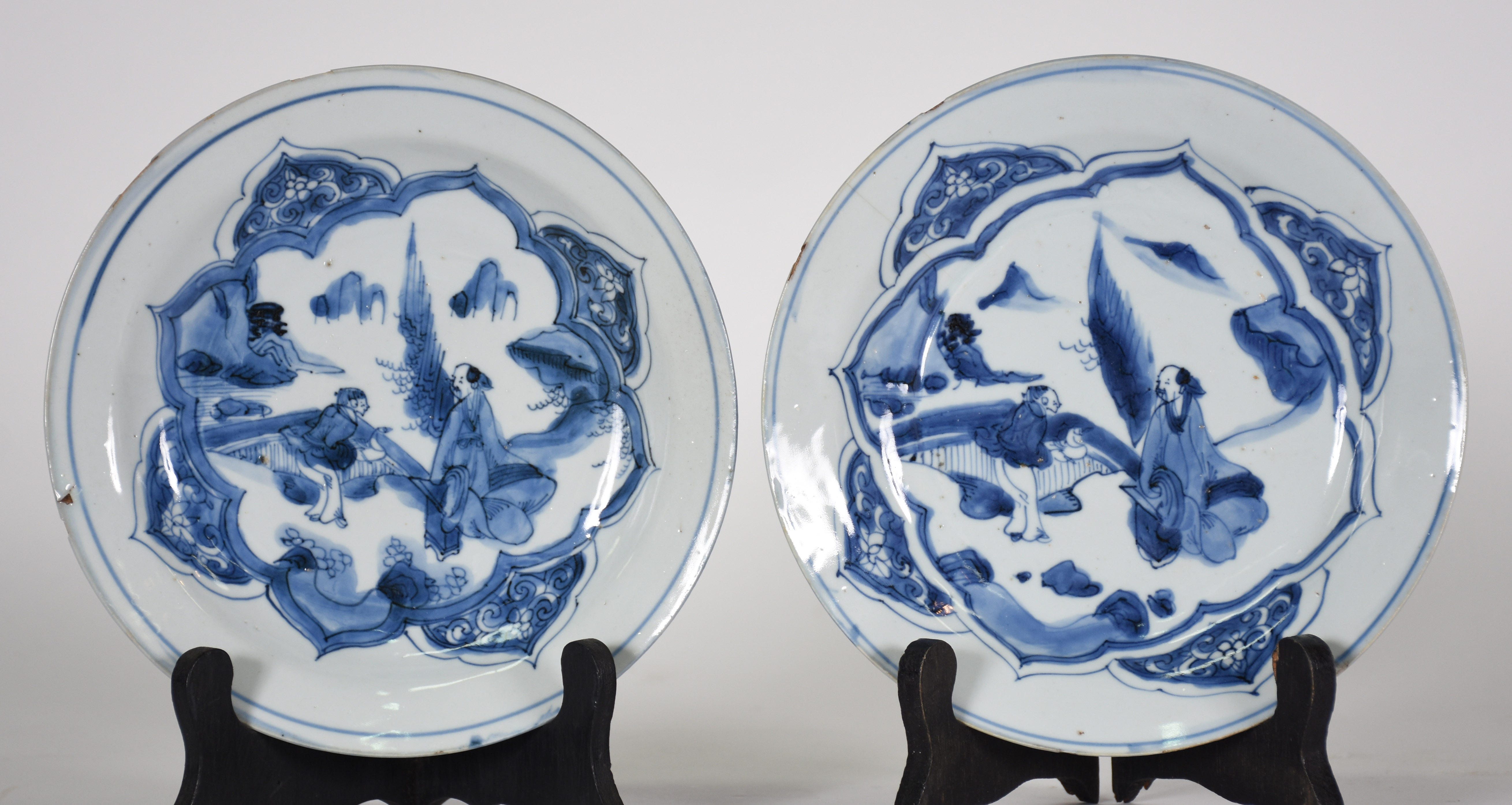 Par de pratos - porcelana decorada em azul e branco ( cobalto persa )... - foto 1 de 3