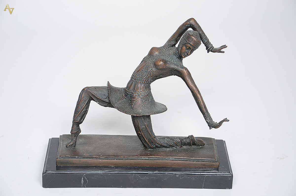 Réplica de escultura de bronze de Chiparus, representando dançarina... - foto 1 de 3