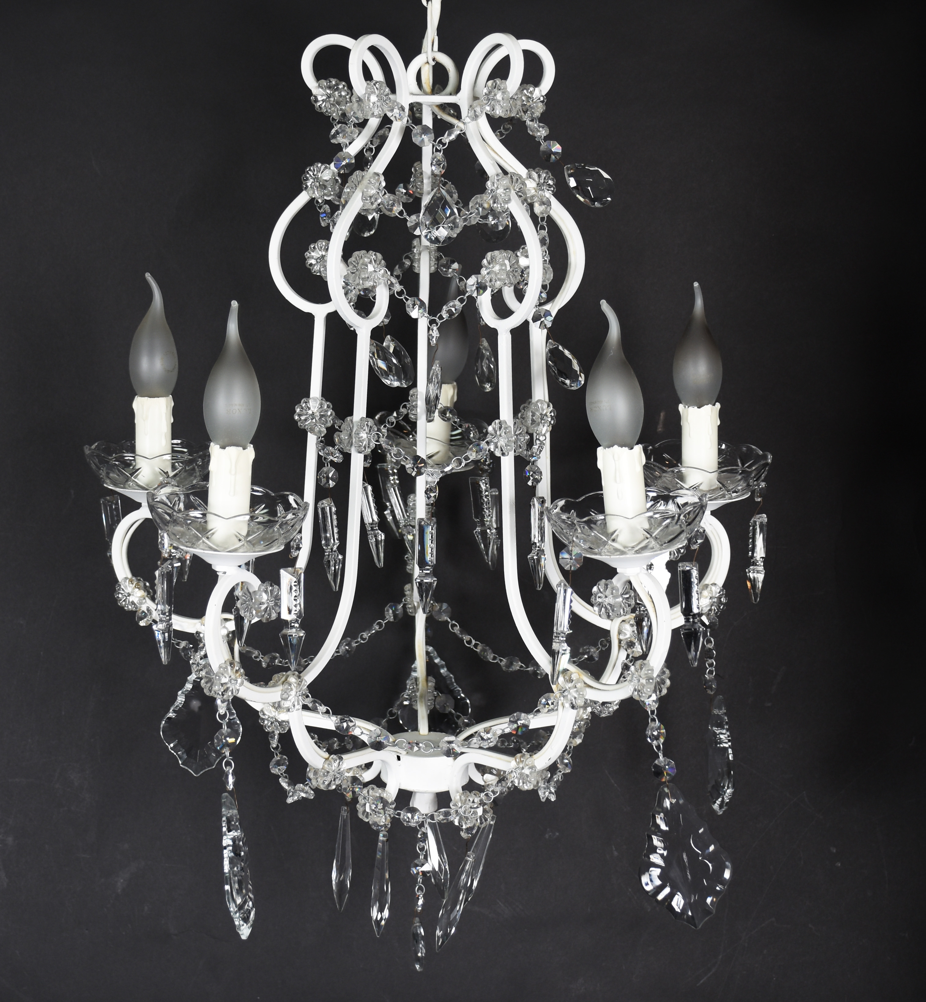Lustre para 5 lâmpadas , estrutura de metal pintado de branco e... - foto 2 de 2