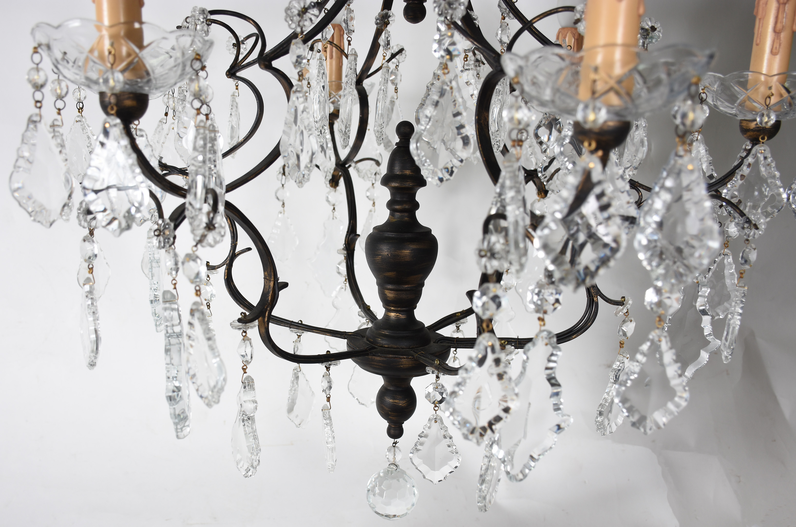Lustre para 6 Lâmpadas, estrutura de metal e contas de cristal . - foto 3 de 3